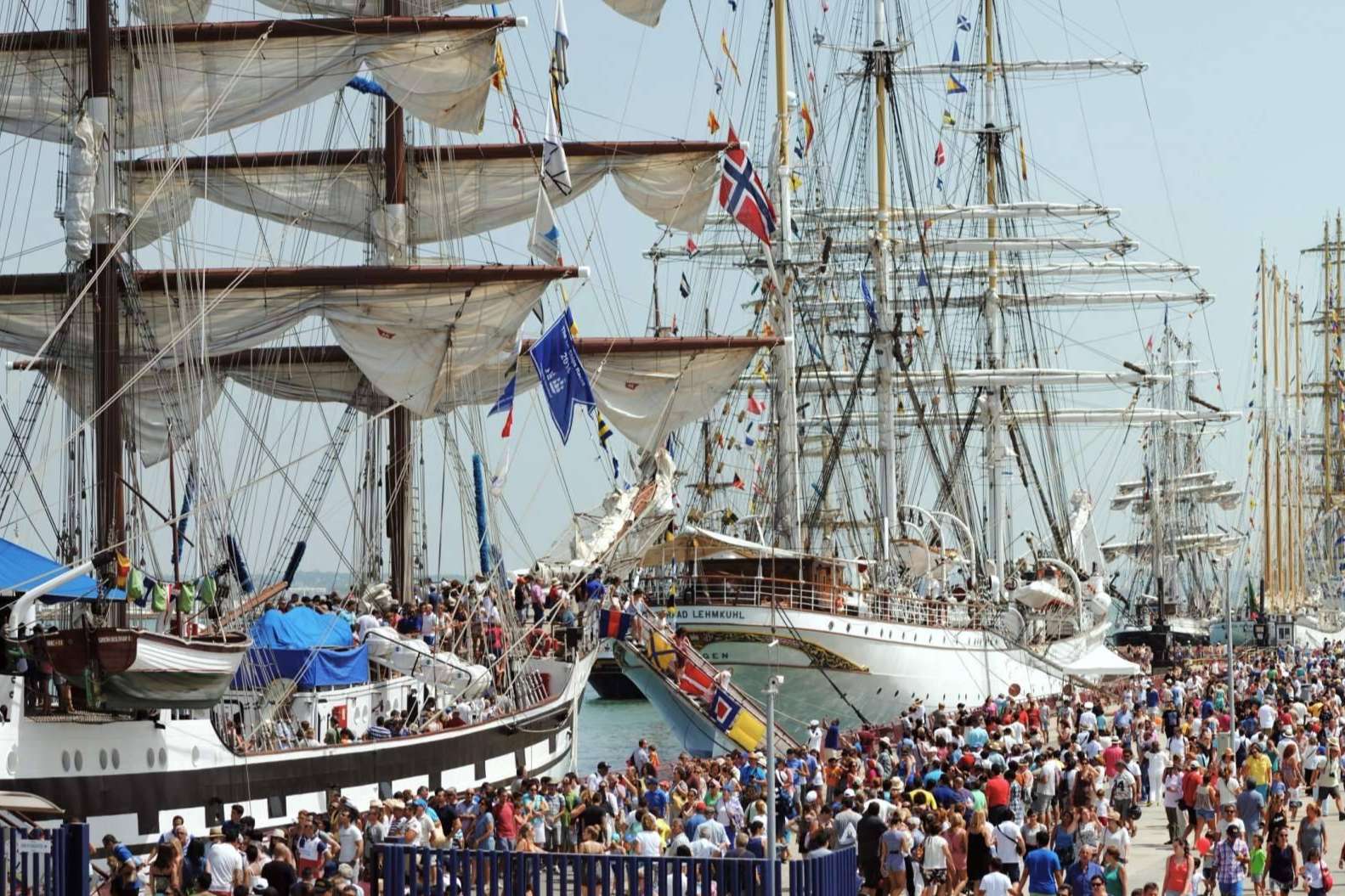 Ya se han confirmado los primeros barcos para la regata de grandes veleros 2023 en Coruña y Cádiz