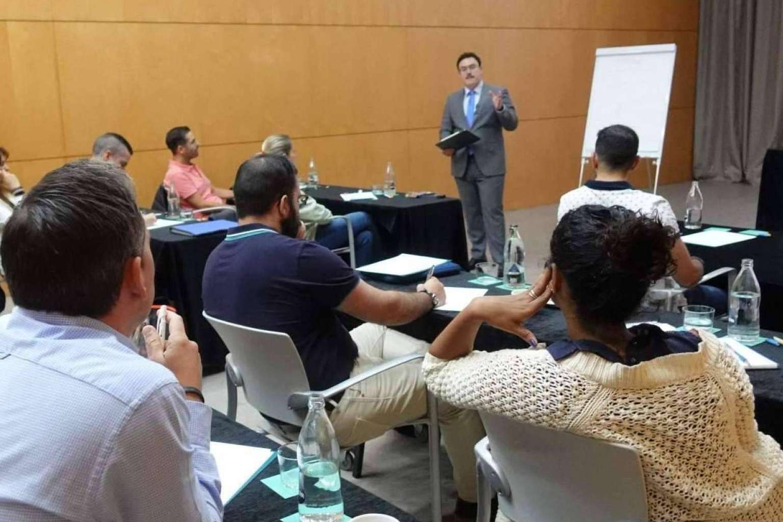 Mejorar la comunicación interna de la empresa a través de los cursos de oratoria que imparte Fernando Miralles