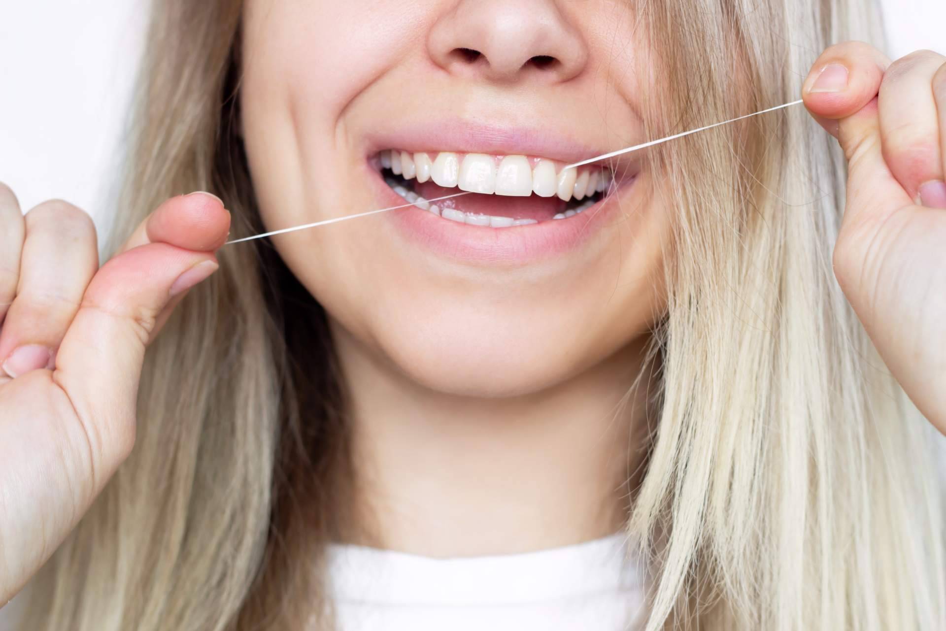 Trucos expertos para dar con la mejor higiene interdental, por FarmaSky