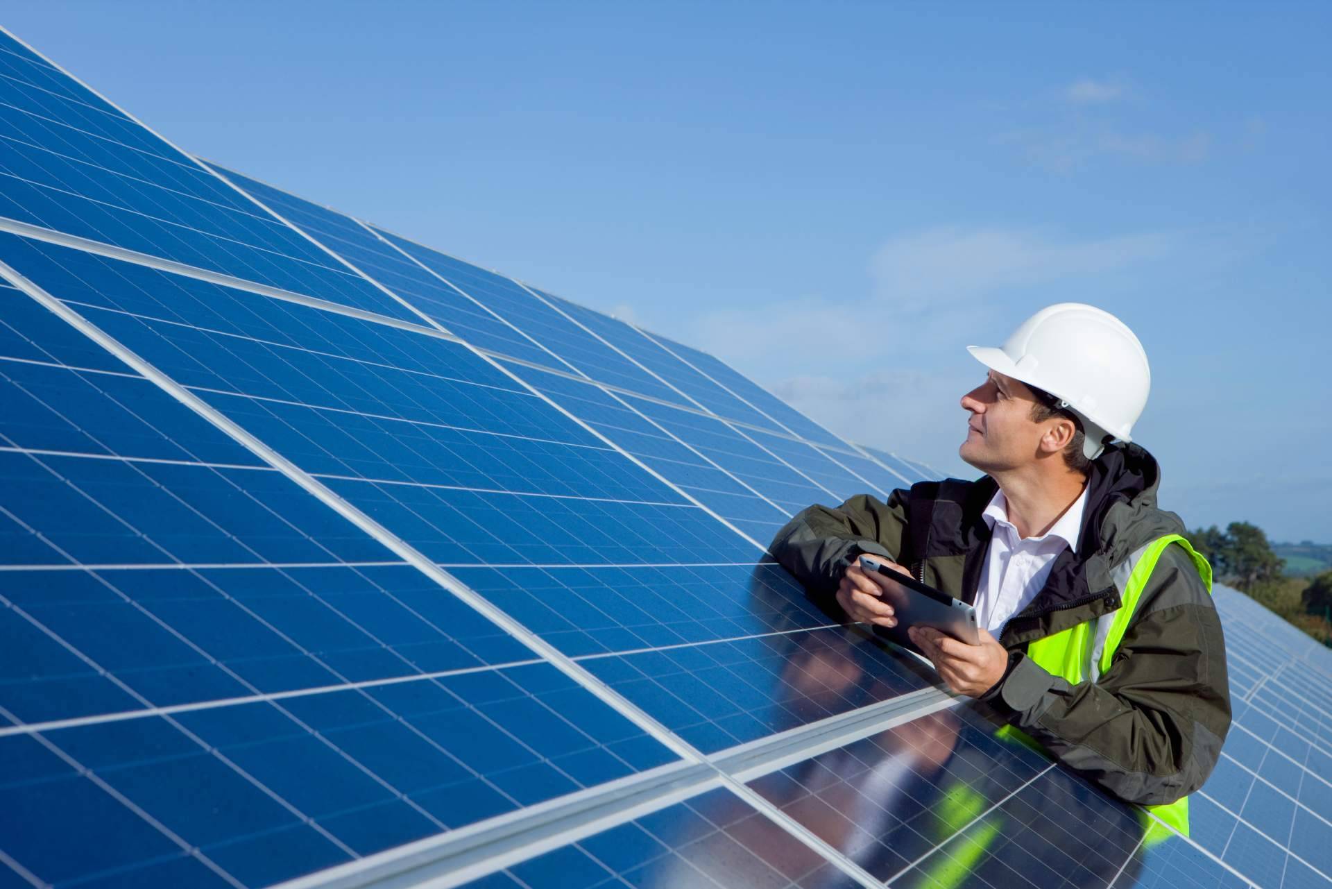 Solomnia ofrece paneles solares y módulos fotovoltaicos para profesionales