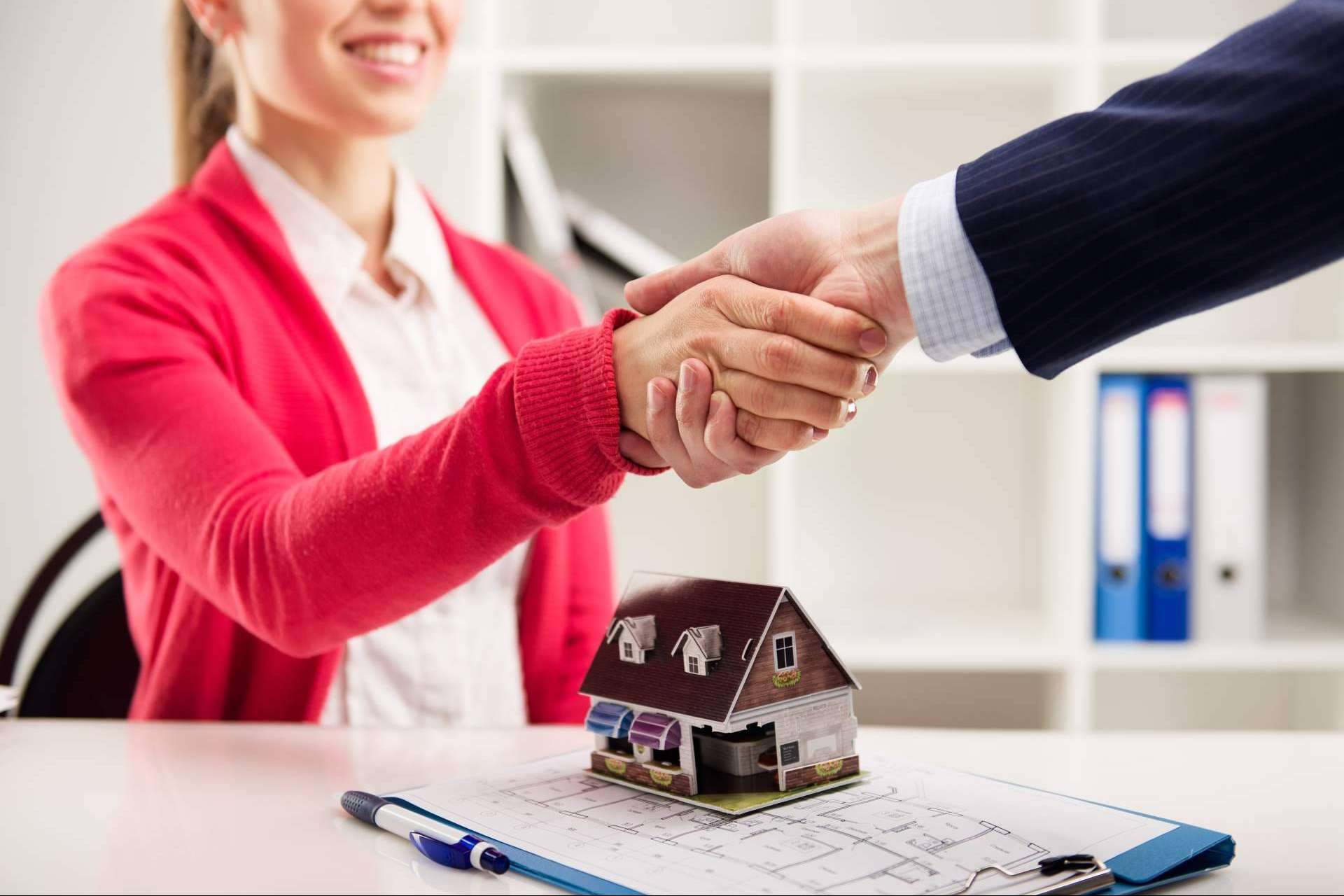 ¿Cuáles son las soluciones que ofrece Dac Santiago para el alquiler de una vivienda?