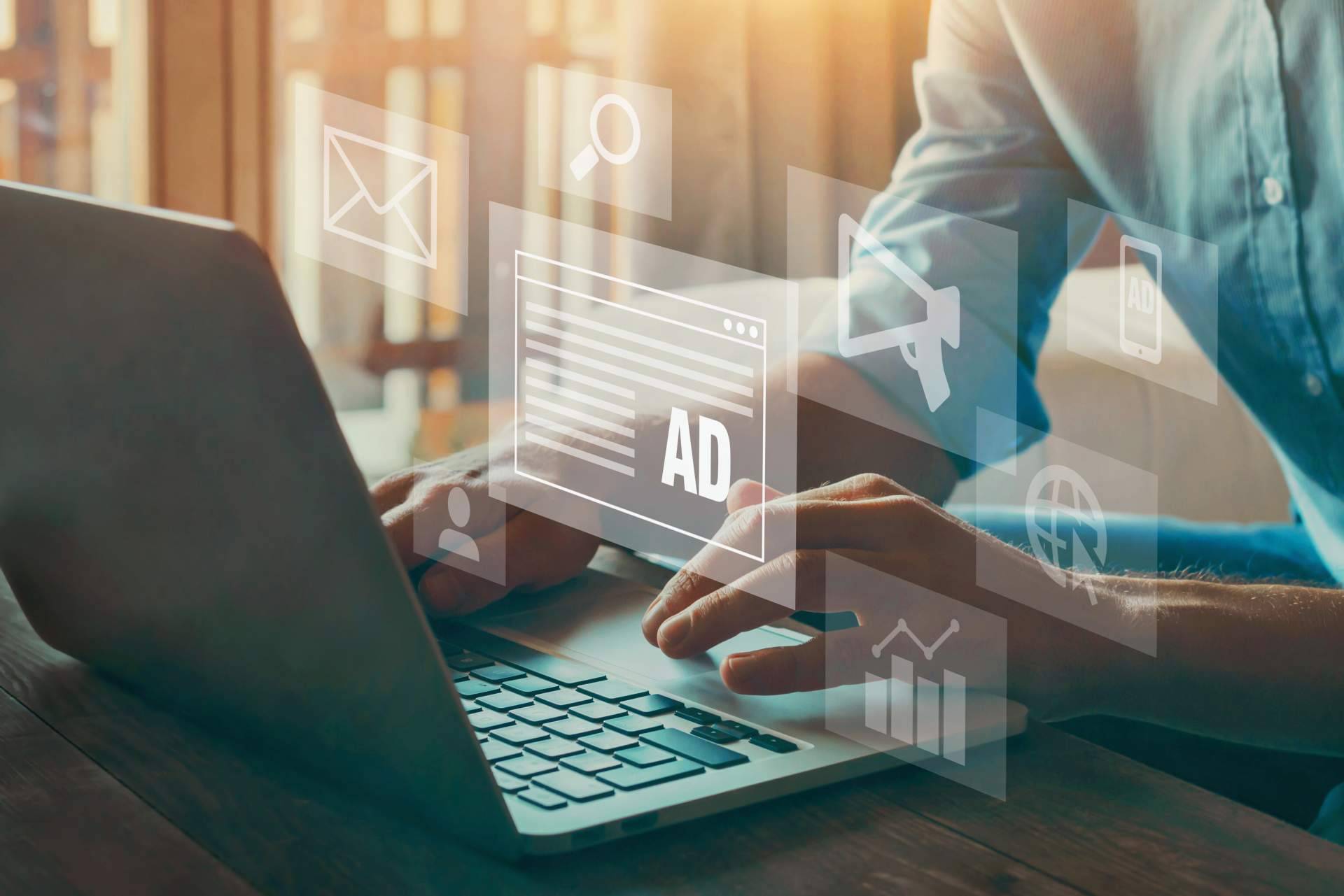 ¿Cuáles son las ventajas de realizar publicidad digital en plataformas como Google y Facebook para empresas?