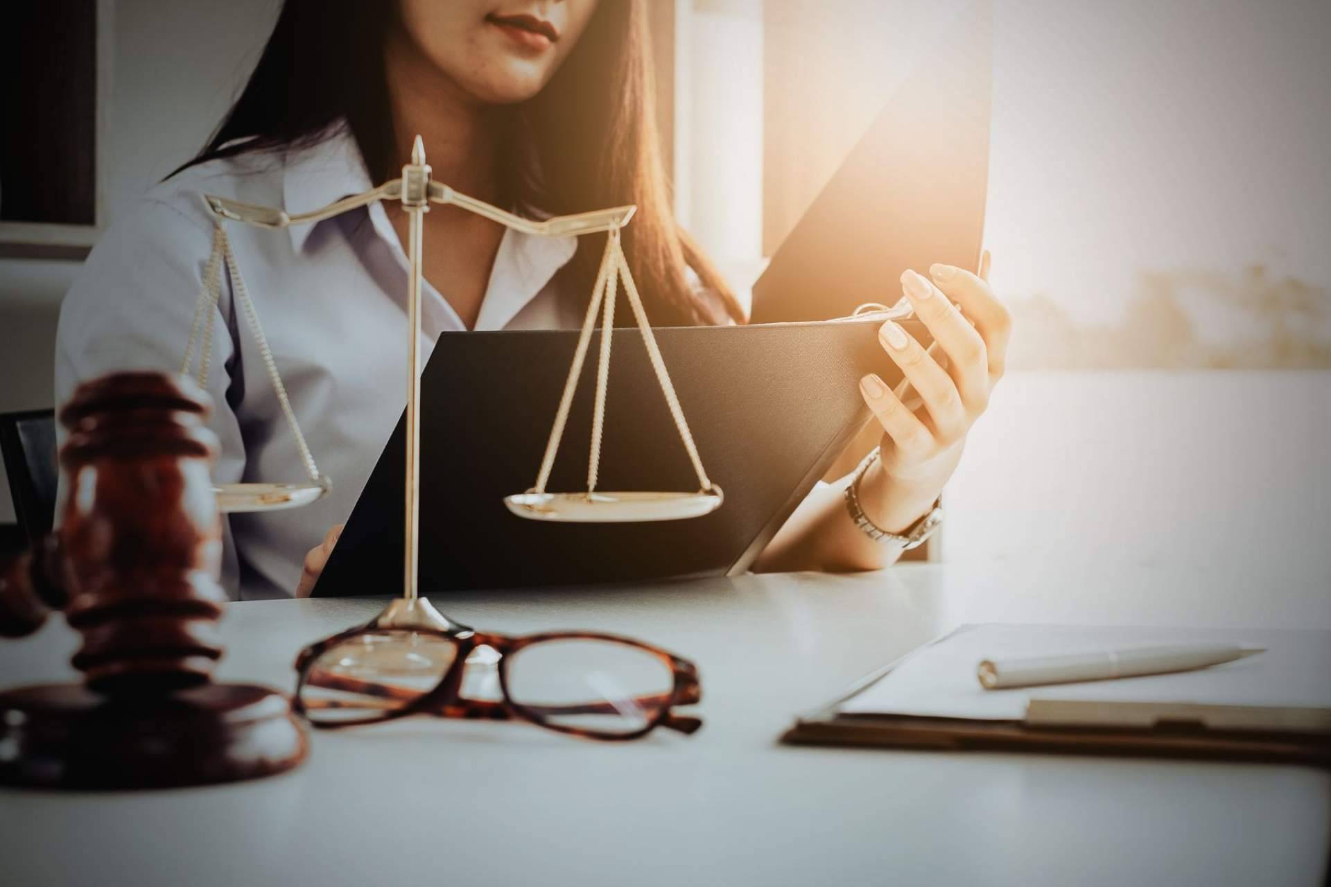 Los expertos en Derecho Disciplinario, ROBLEDO VARGAS ABOGADOS, son especialistas en la defensa de abogados ante las Comisiones de Disciplina Judicial y Comisión Nacional de Disciplina Judicial en Colombia