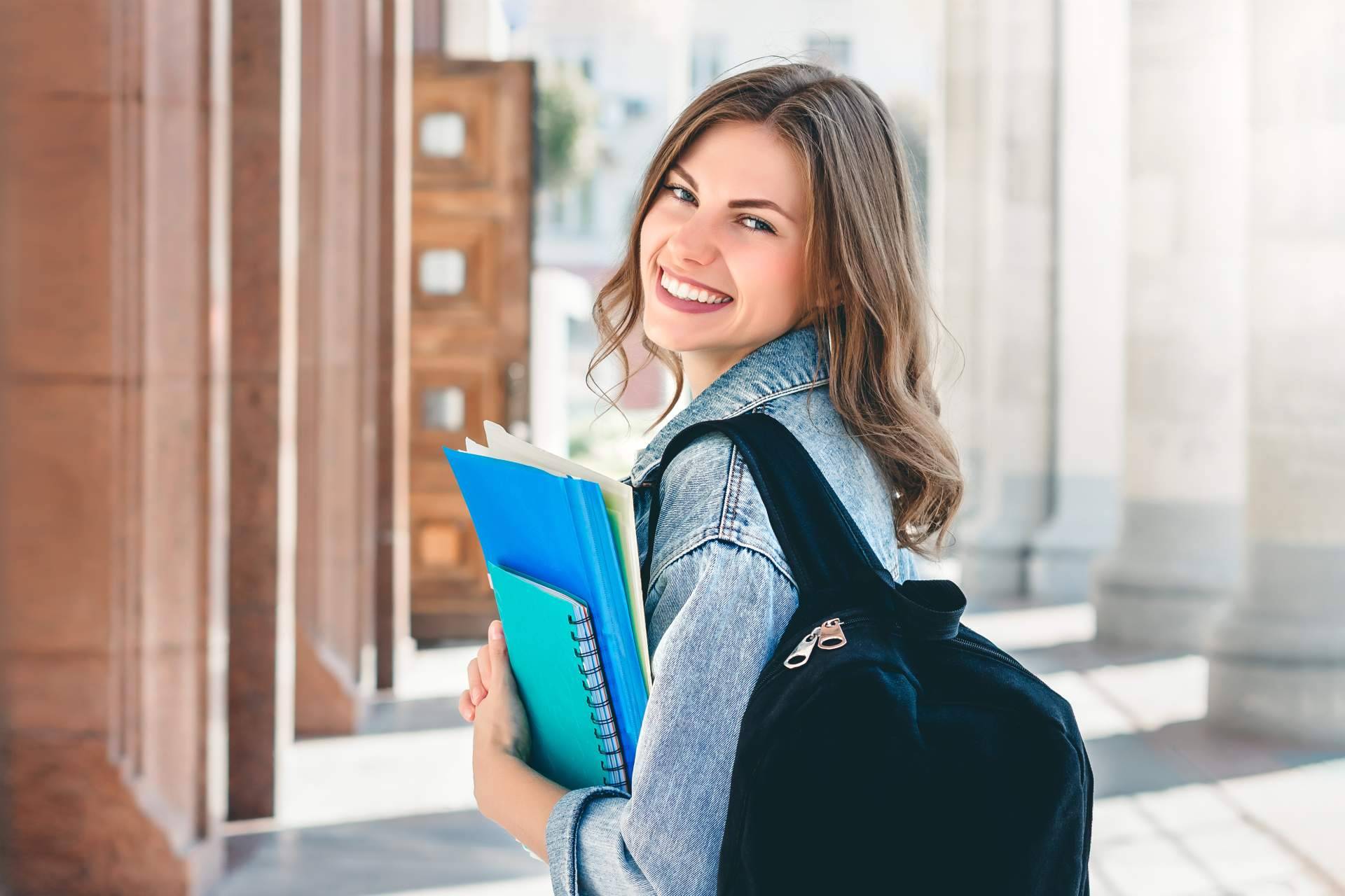 La academia de inglés para adultos con más de 100.000 alumnos presenciales y online en Madrid