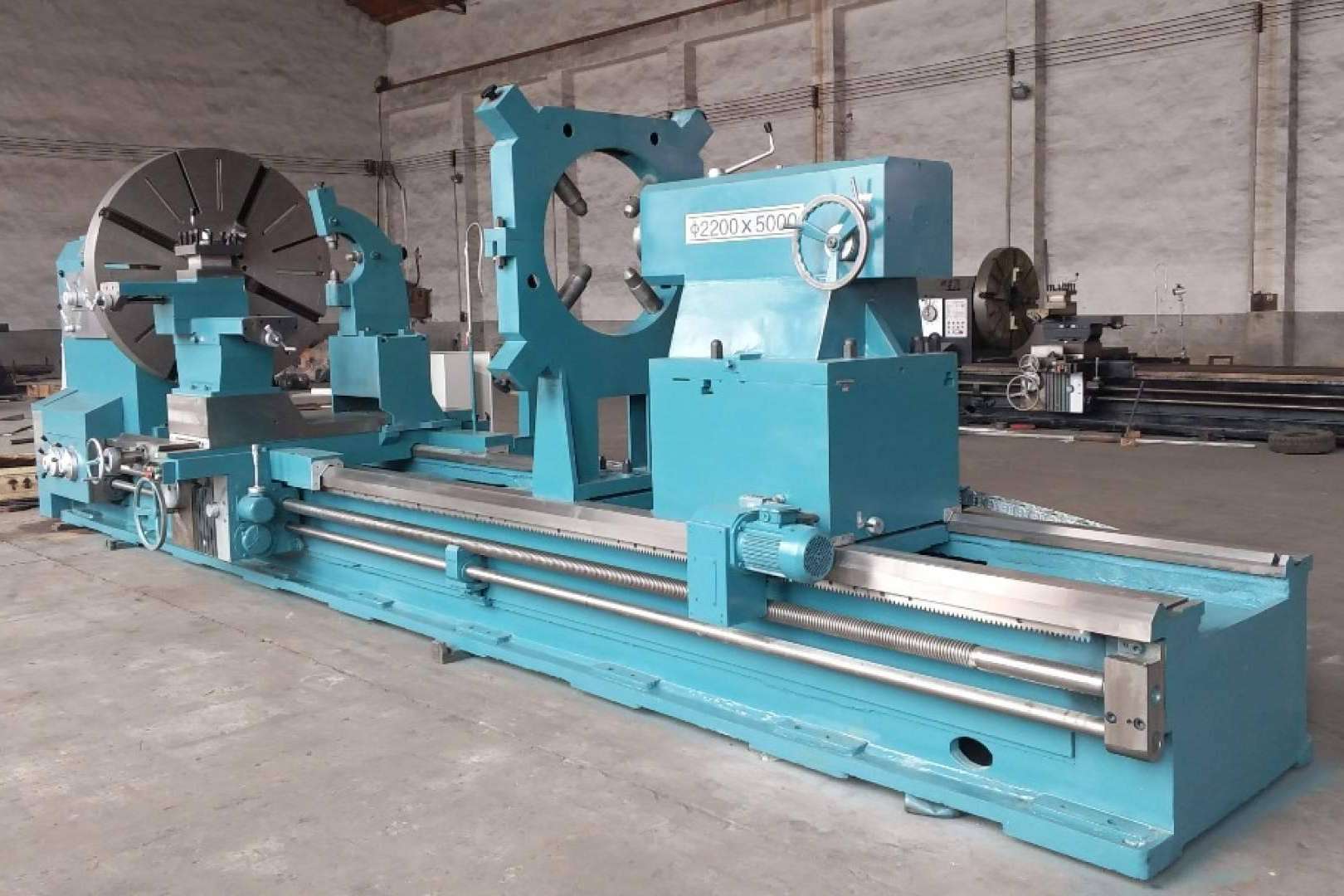 Ventajas del suministro y puesta en marcha de la máquina torno horizontal con Abadecom