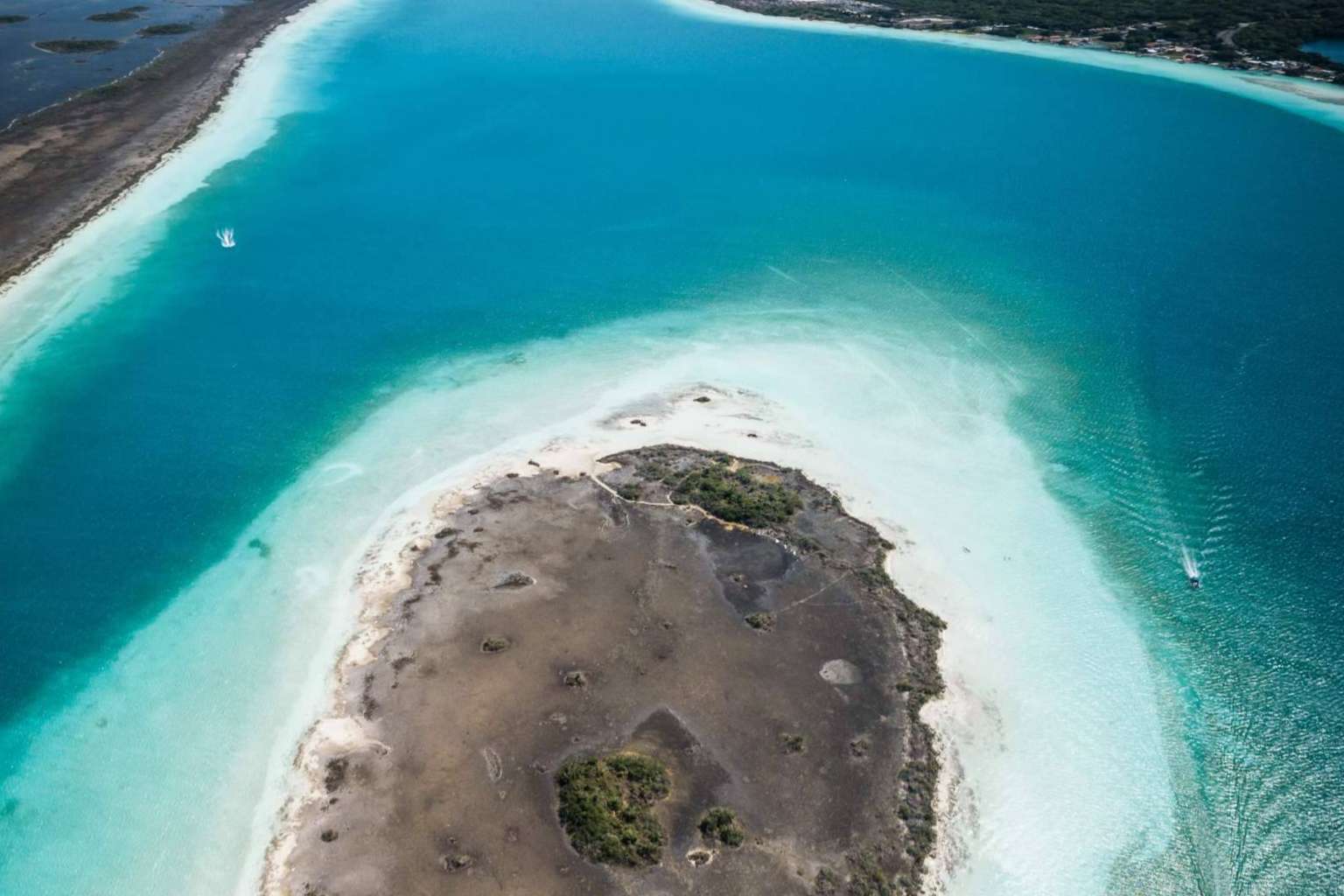 El viaje alternativo a Laguna Bacalar y Costa Maya que propone Tierras Mayas