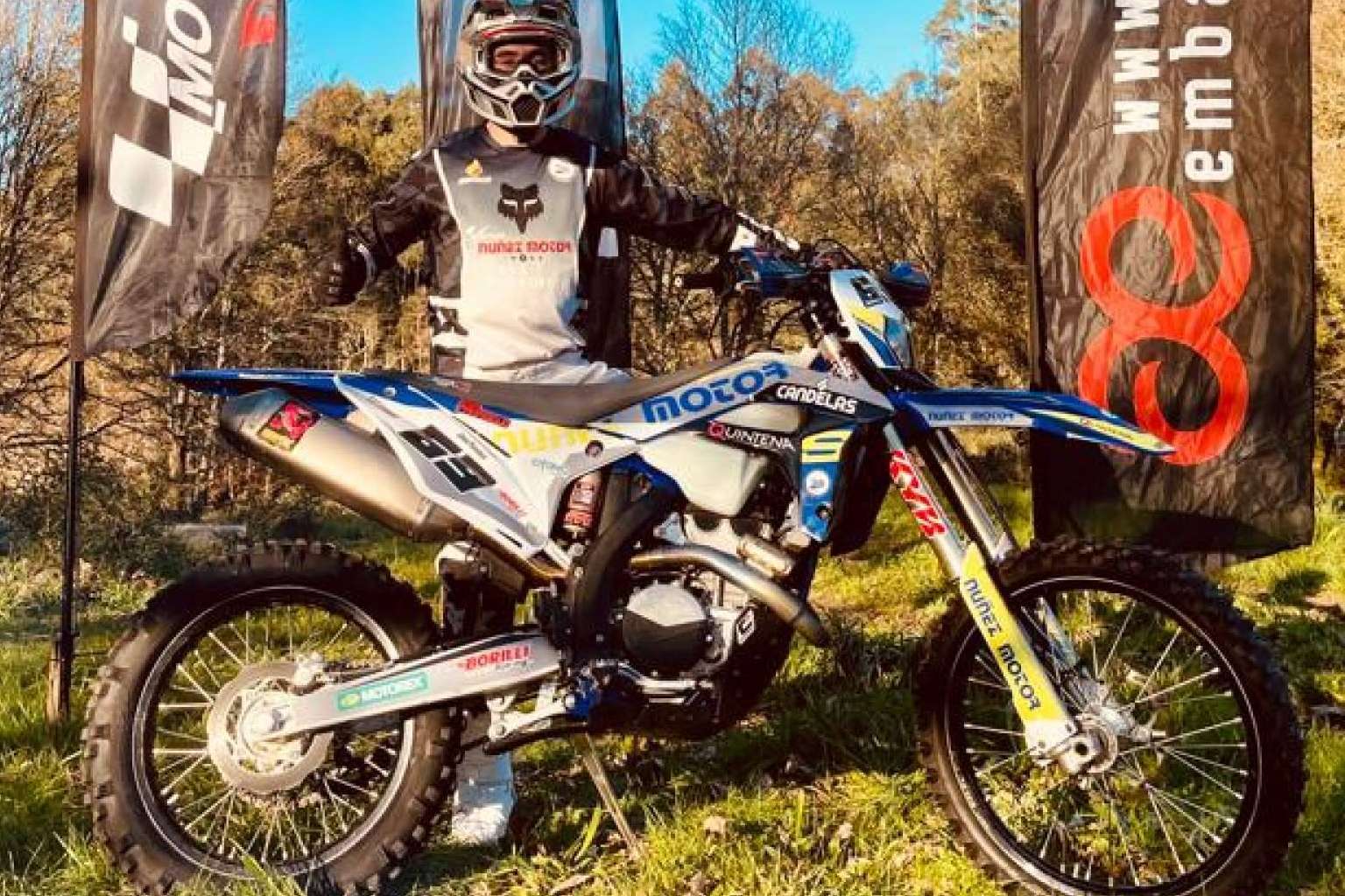 Personalización de pegatinas para motos, con ADHESIVOSEMBARRADOS