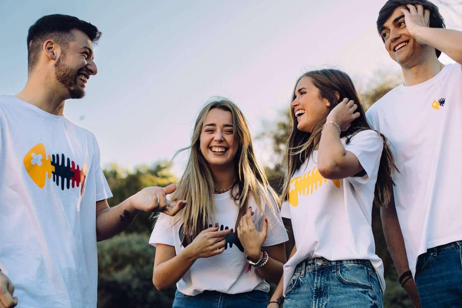 Maiwa presenta las camisetas y sudaderas que las chicas robarán a sus chicos