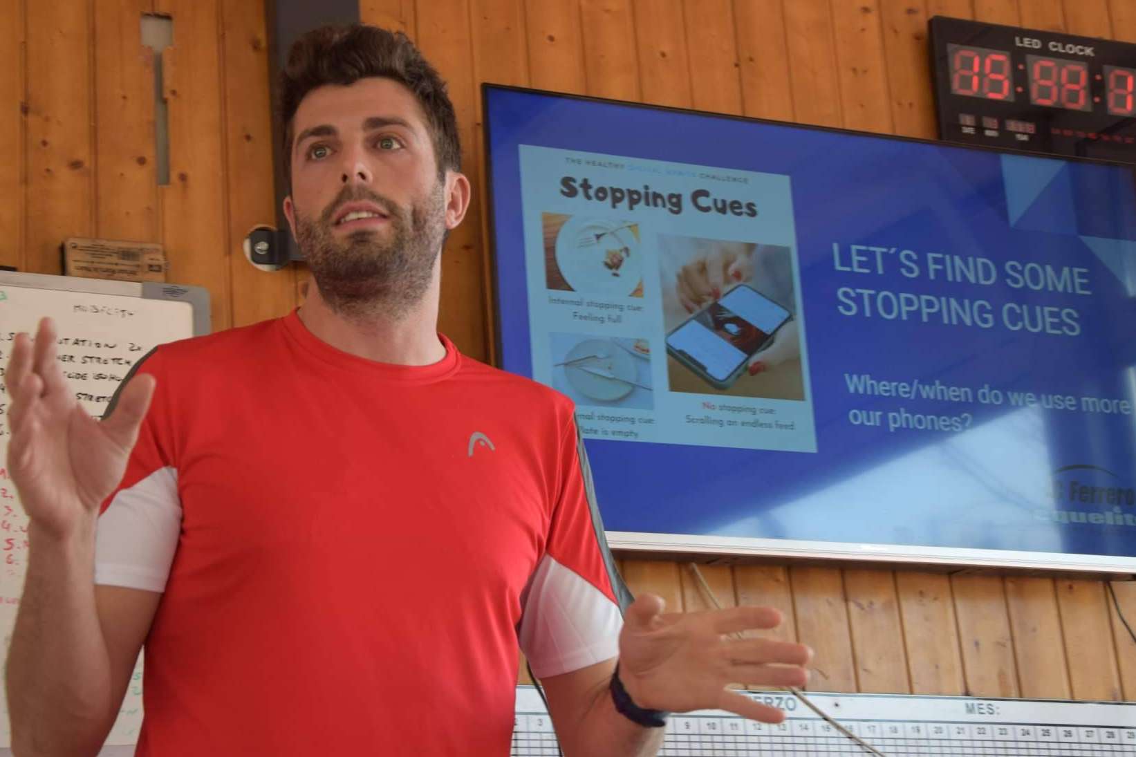 Equelite forma a jugadores profesionales y personas