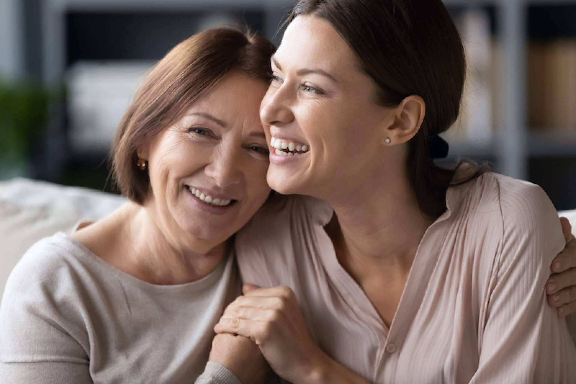 SelectiaHome, la agencia de niñeras que también ofrece un servicio de acompañamiento para personas mayores