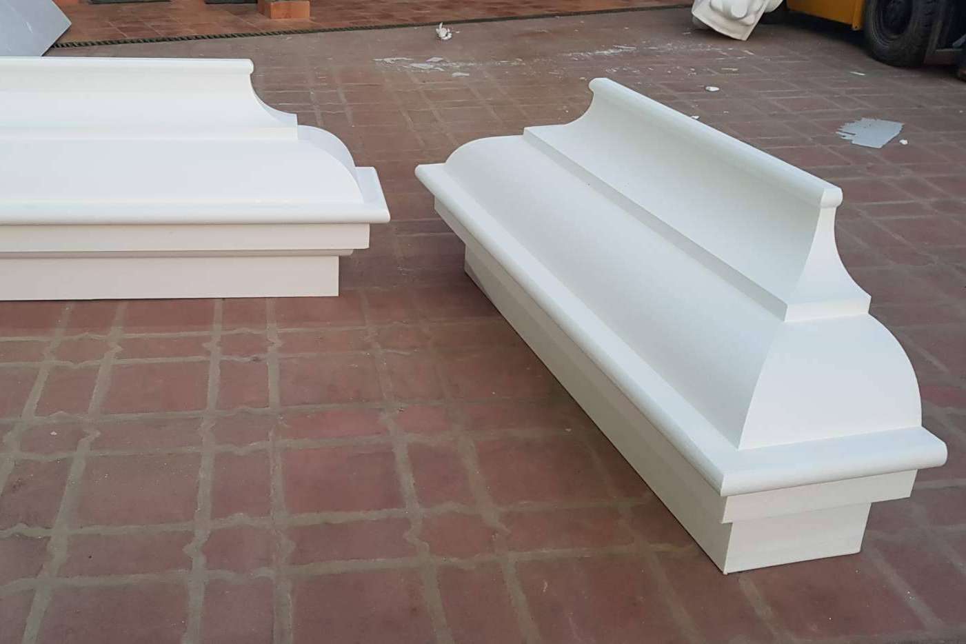 Fabricantes de cornisas exteriores e inferiores con Sumiseran