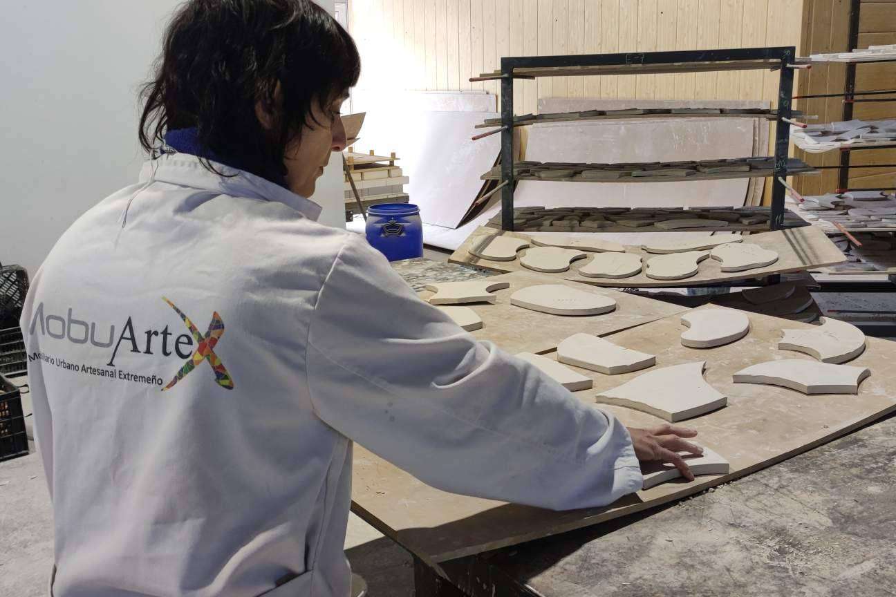 La unión de la artesanía tradicional con el mobiliario urbano, Mobuartex
