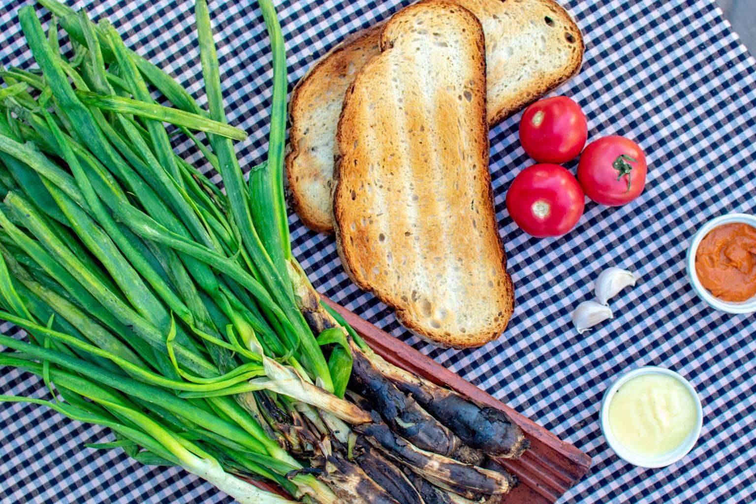 Los calçots de Pasa Tapas, una alternativa para los veganos y vegetarianos