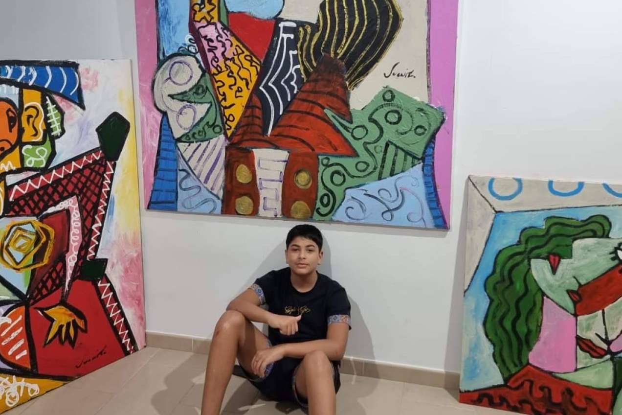 Juanito Arte, un joven artista de 13 años que pinta expresionismo abstracto
