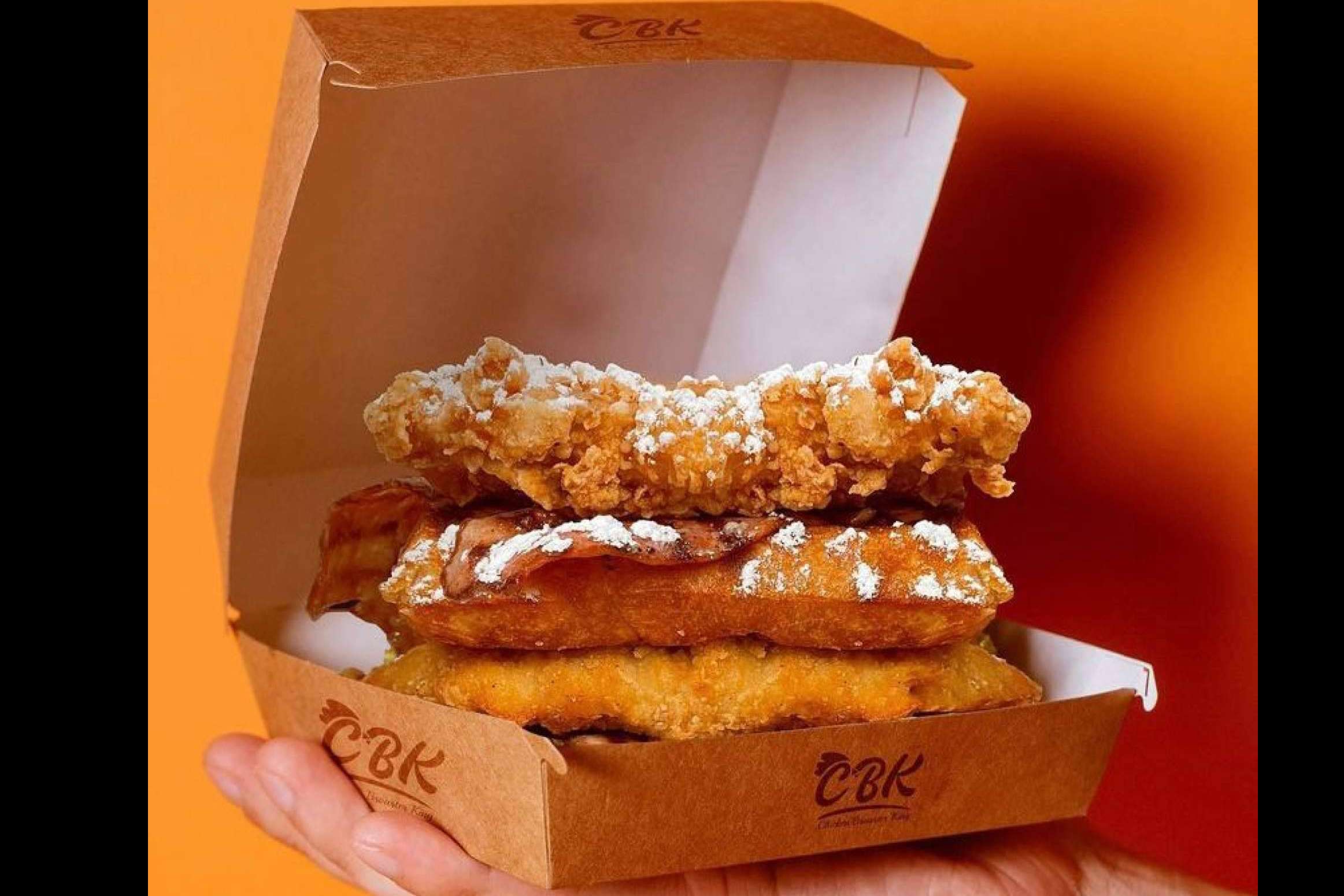 El restaurante especializado en pollo crujiente, CBK, celebra la nueva apertura en Bilbao