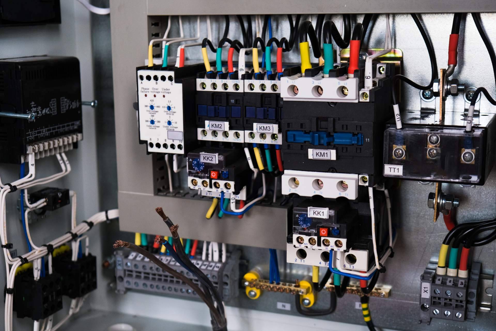 El distribuidor de material eléctrico, Cadenza Electric, cuenta con suministros de primera calidad