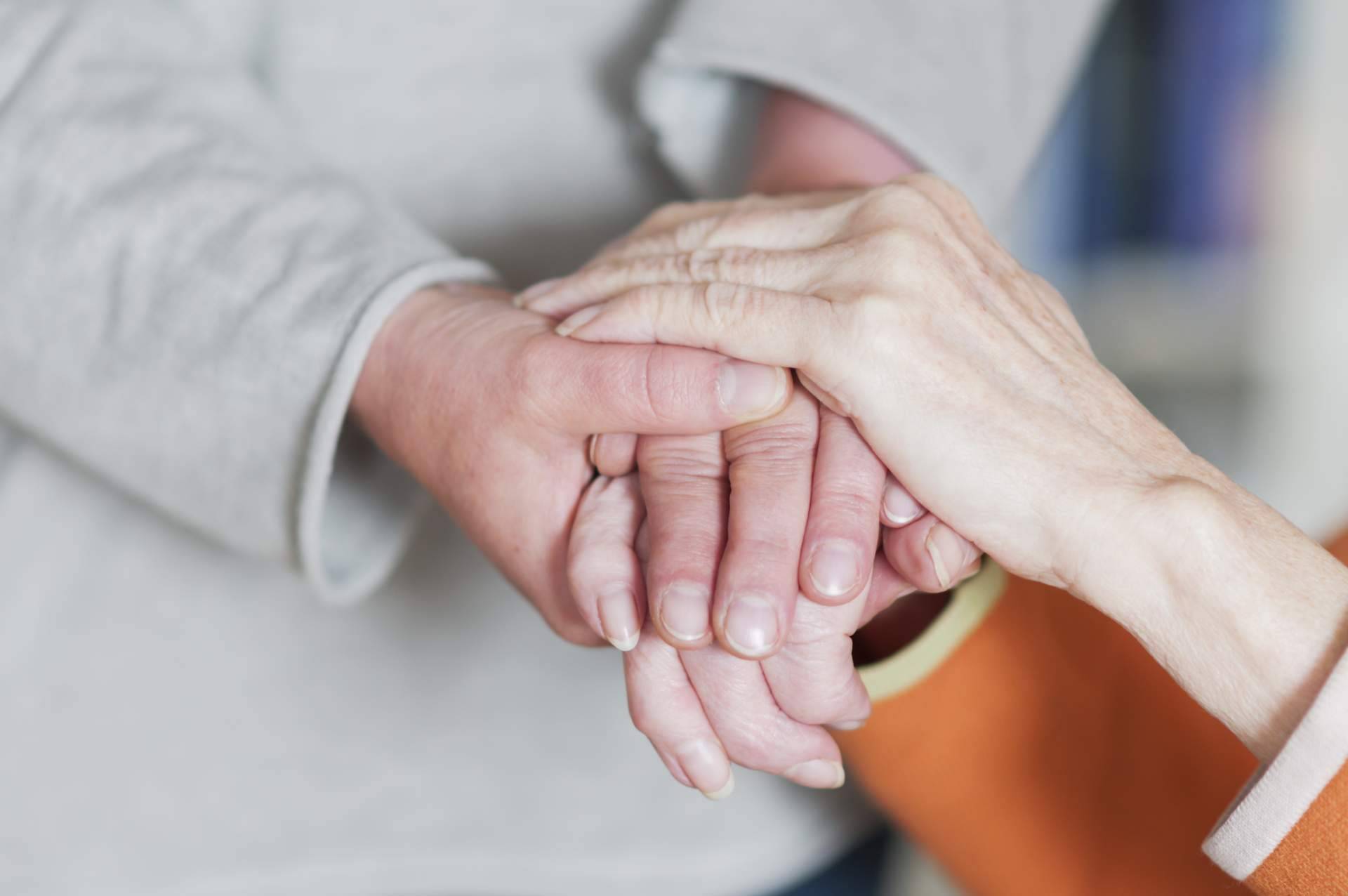 Cuidar a un paciente de Parkinson, algunas recomendaciones prácticas que va muy bien conocer