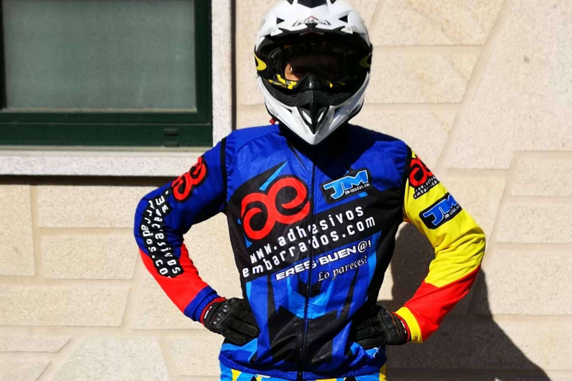 ADHESIVOSEMBARRADOS y su catálogo de camisetas off road