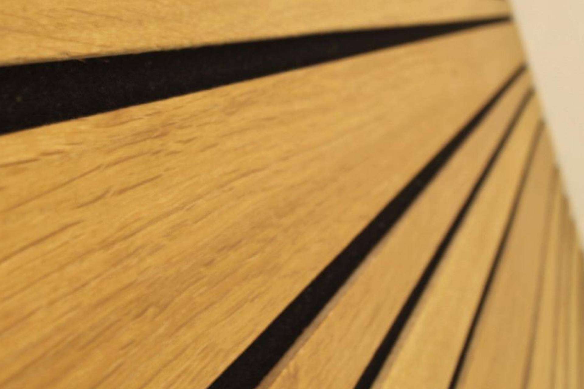 Paneles alistonados de madera y sus propiedades acústicas, con la firma Acústica Decorativa