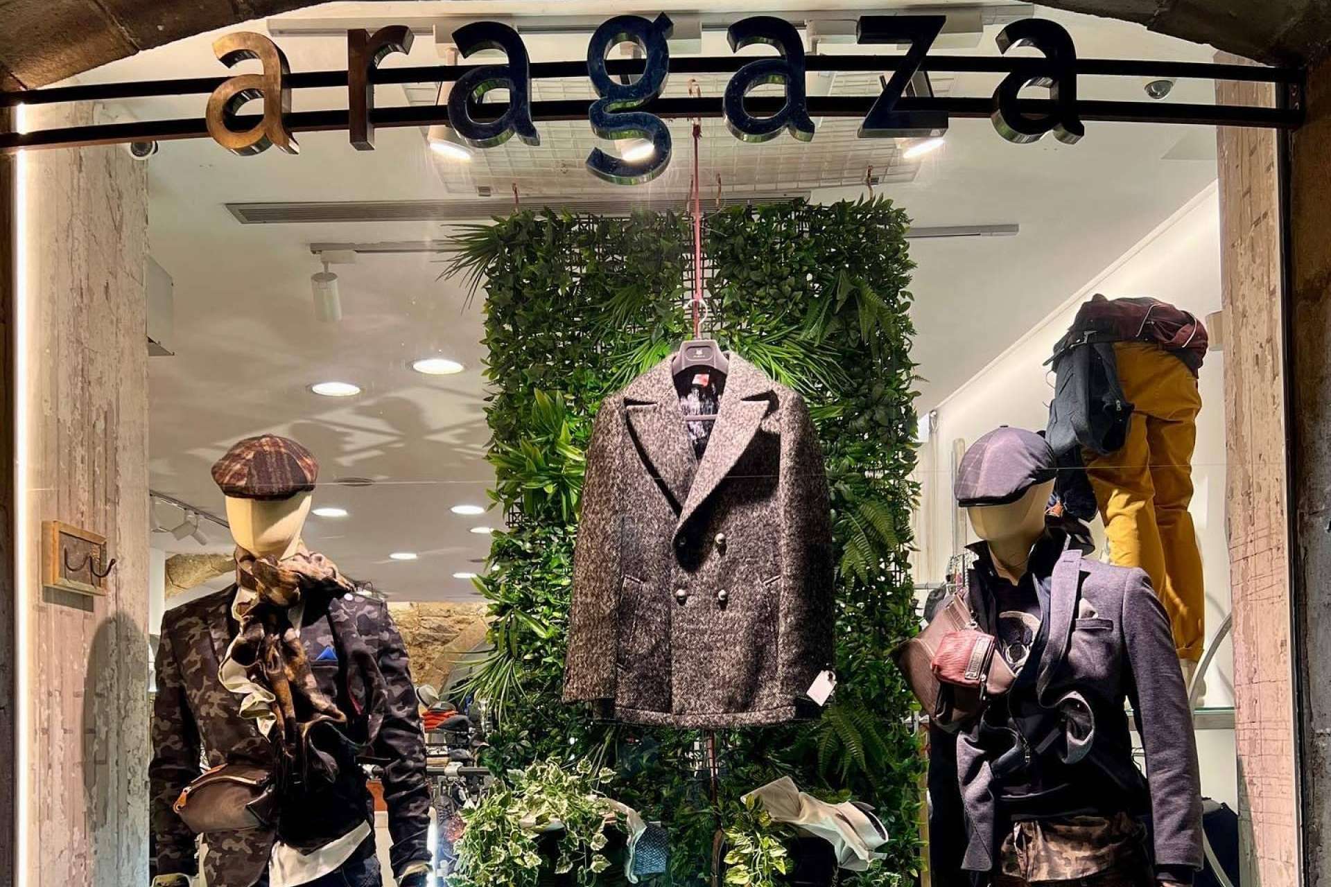 Vestir a la última moda con la tienda en Barcelona Aragaza