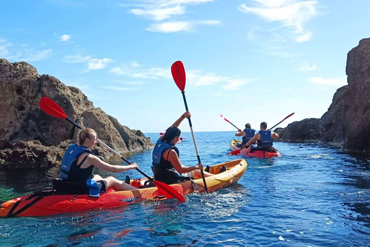 KayakSur se consolida como uno de los líderes en rutas en kayak y snorkel en Cabo de Gata