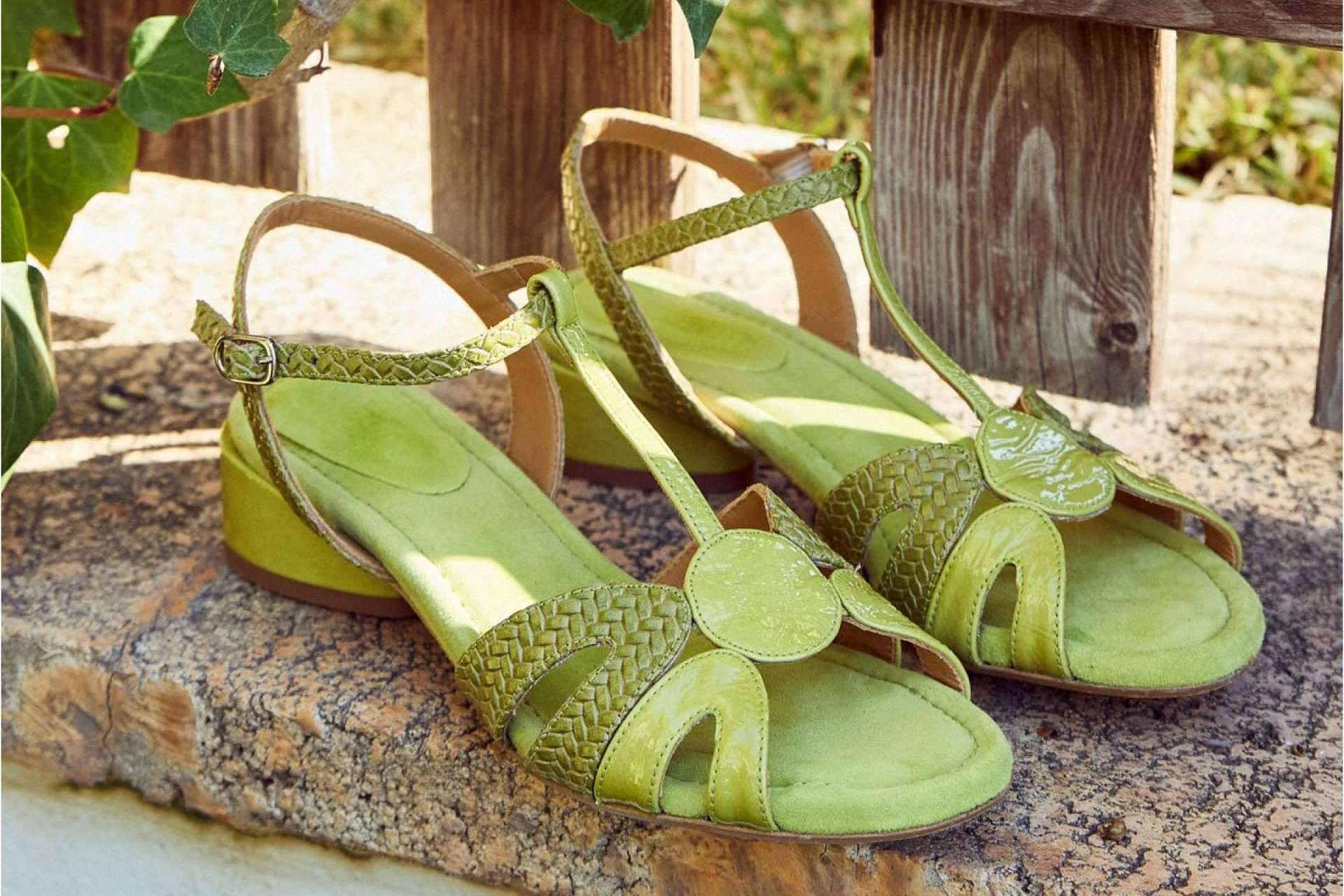 Vivir un verano lleno de estilo y comodidad con sandalias planas