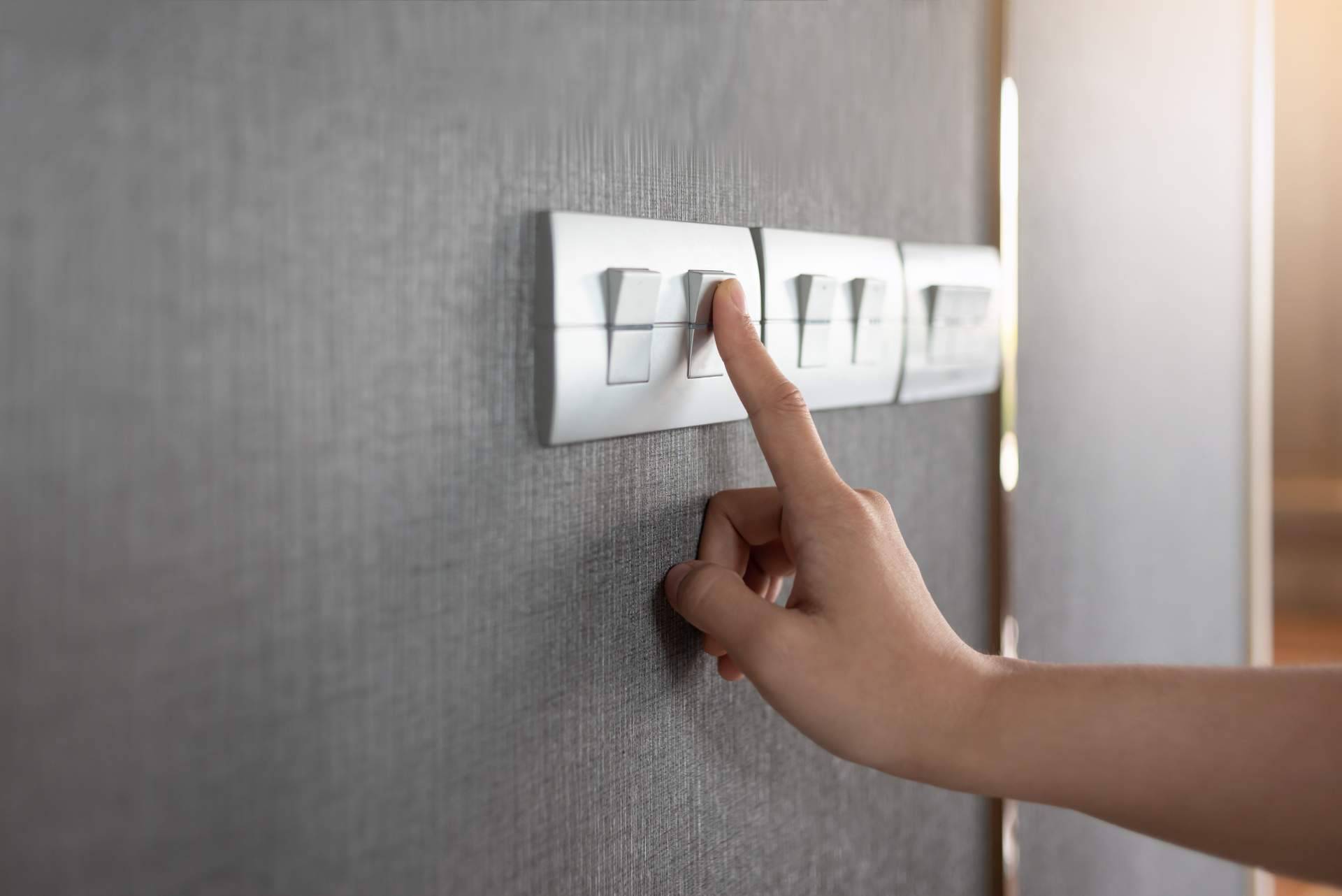Cambio de mecanismos eléctricos antiguos por actuales sin obra, por Latiendadeelectricidad