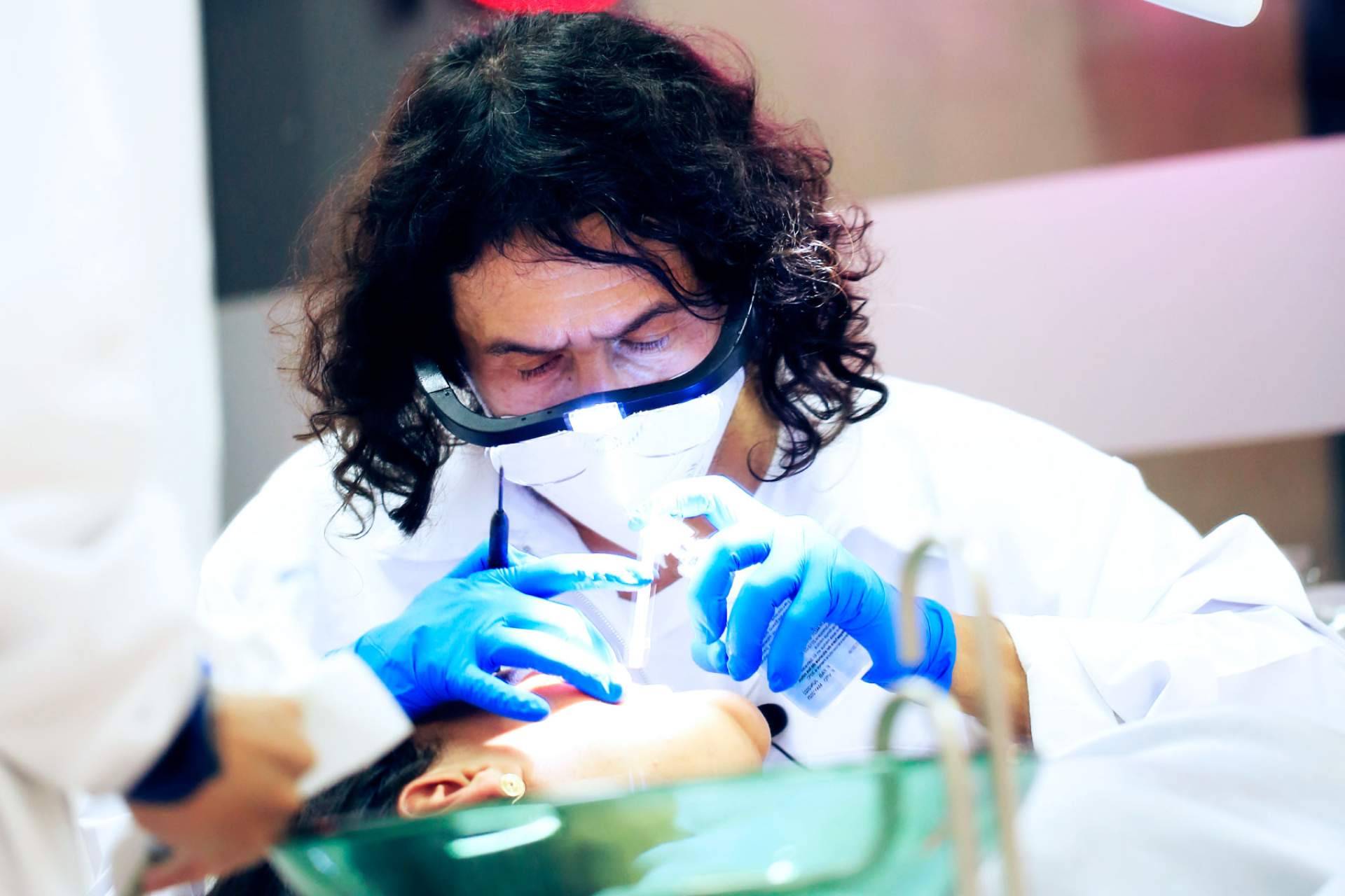 Diseño de sonrisa e implantes dentales de la mano de Odontología de Marlon Becerra