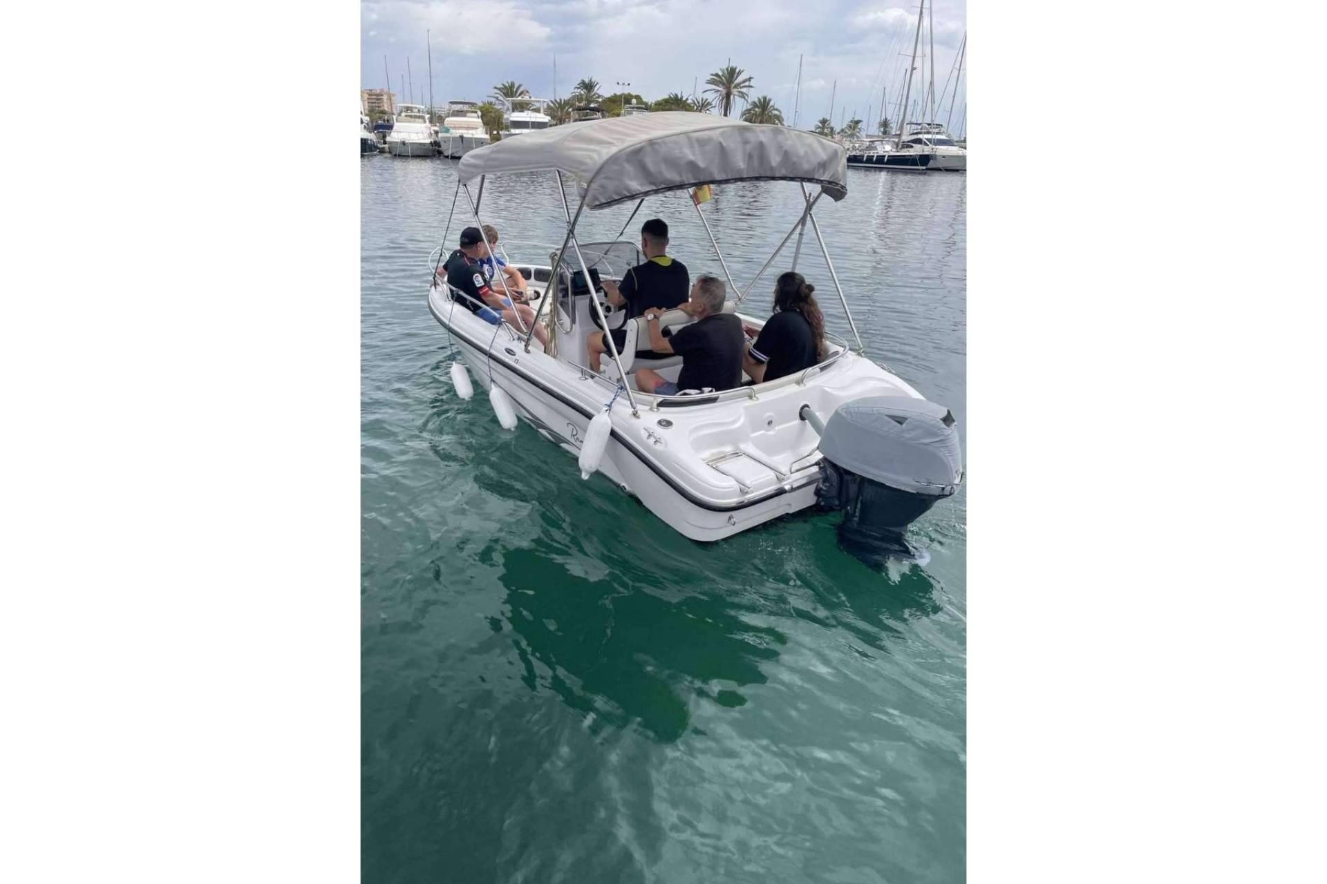 Alquiler barco sin licencia con Kalima Charter