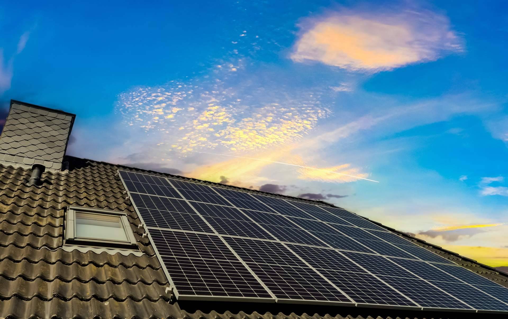 ¿En qué consiste la modalidad de contratos de energía compartida ofrecida por INVERFINEX?