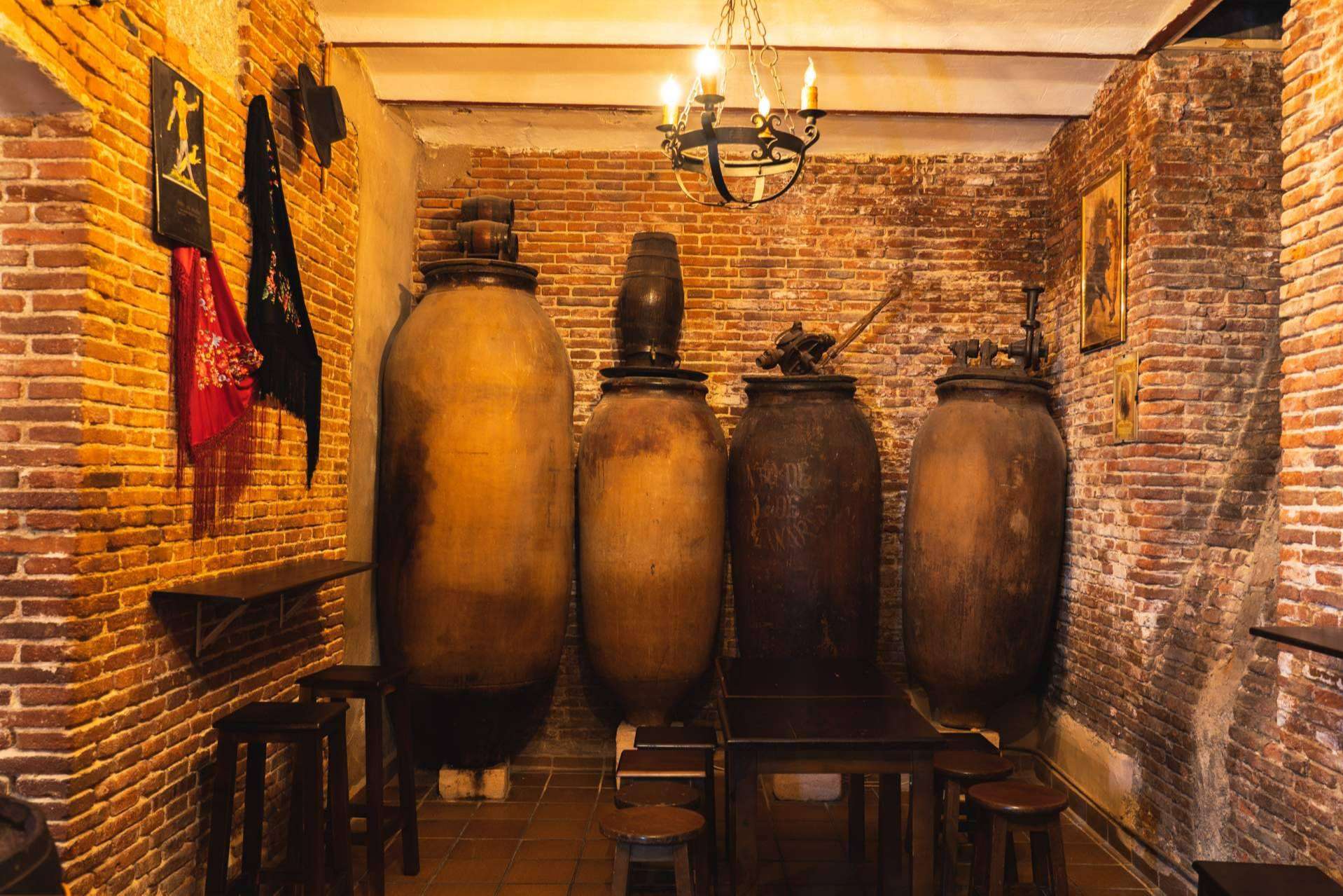 Todo lo que ofrece la taberna La Copla de Madrid, uno de los lugares favoritos para celebrar un cumpleaños