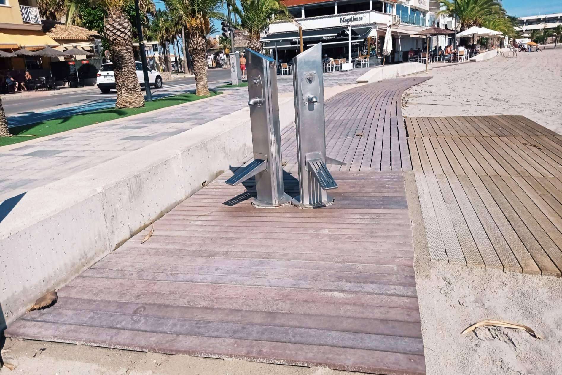 Abadecom y sus propuestas de pasarelas de playa de plástico reciclado