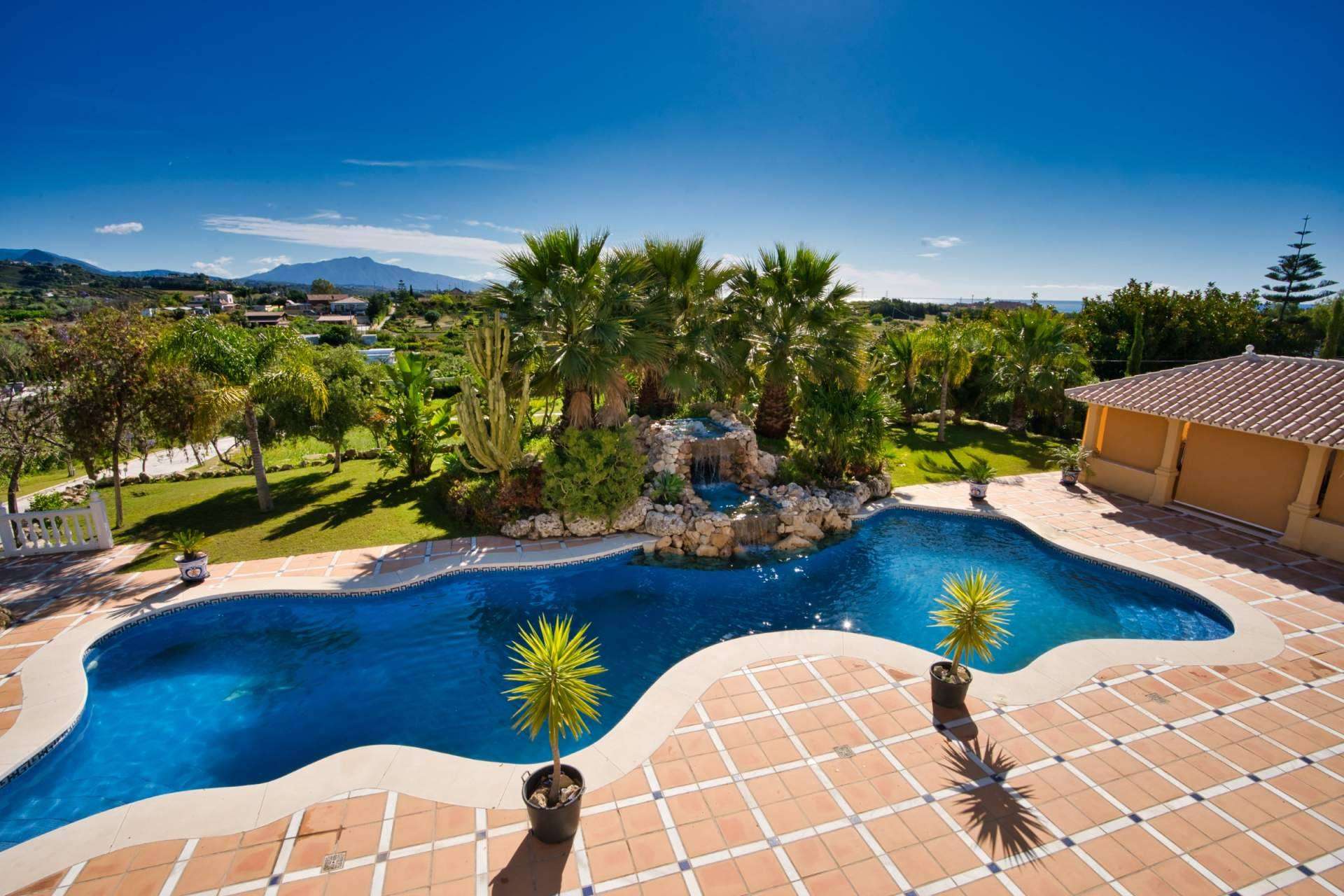 Villa Rosi, una villa clásica y de lujo bañada por el sol de Marbella, Zeuthen & Company