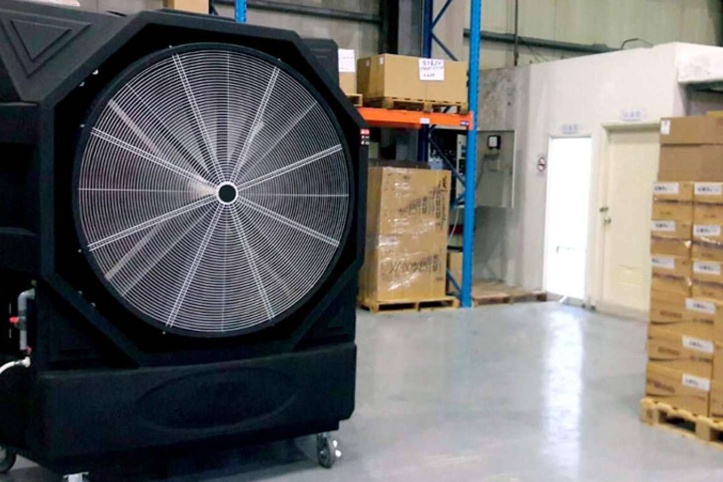 Un aire acondicionado portátil para empresas que proporciona climatización agradable e instantánea, en Esencial Cool