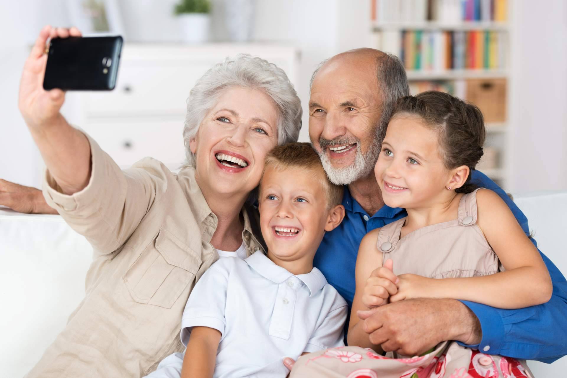 OROC Fibra y Móvil relanza sus tarifas familiares para compartir datos en el Día del Abuelo