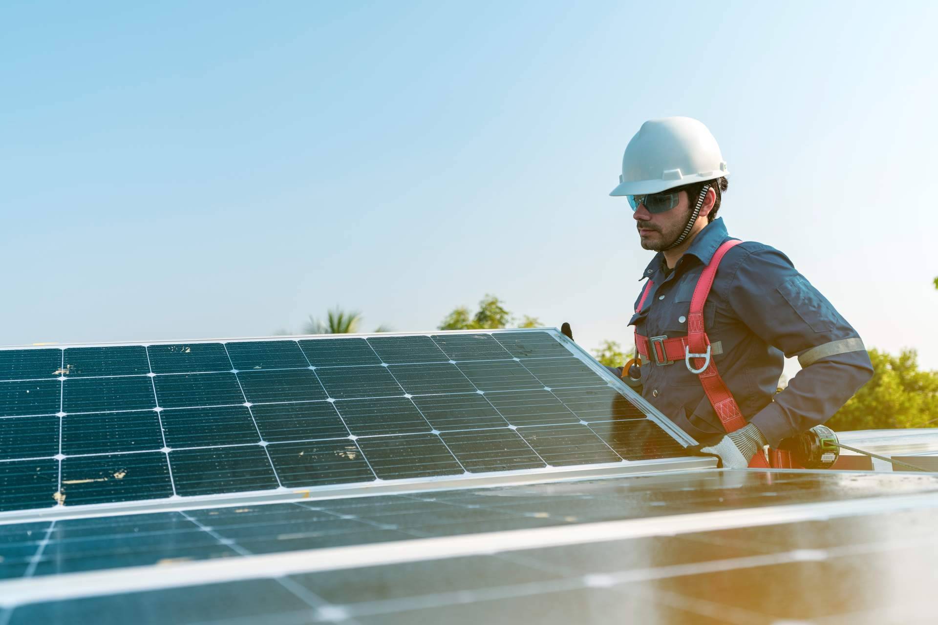 Instalación de energía solar para ayuntamientos del mundo rural con PVAI