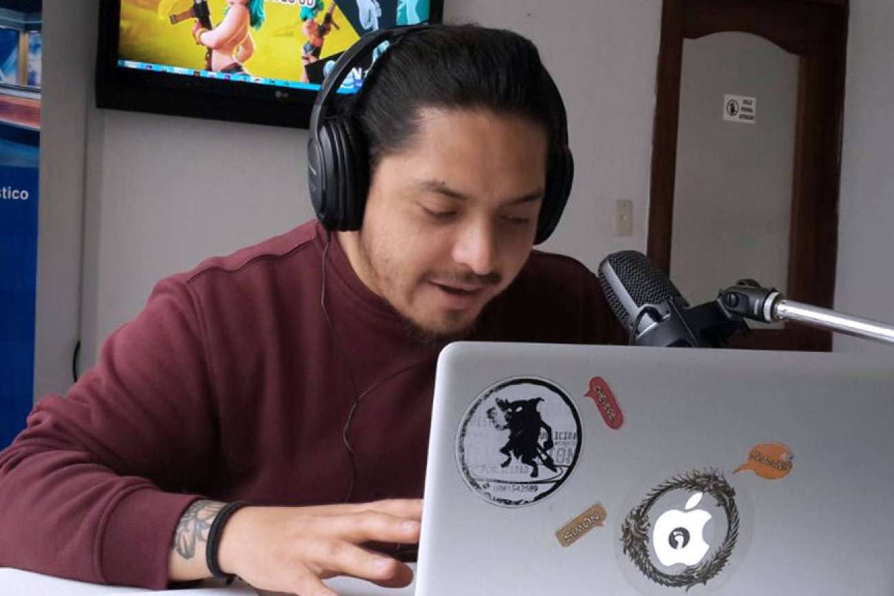 Aprender a través de cursos online con profesores en vivo con la Academia Barter Rubio