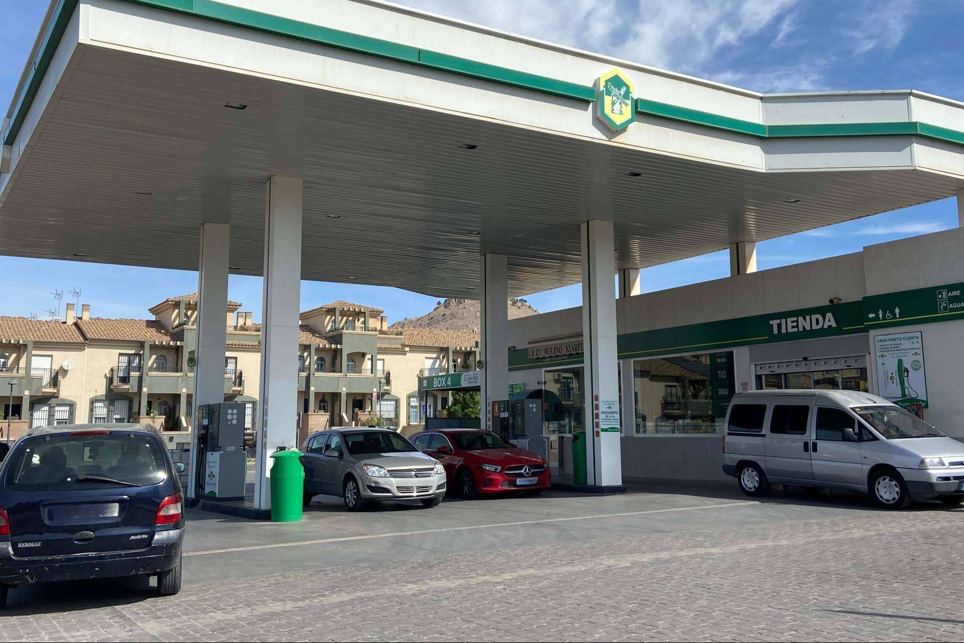 ¿Dónde encontrar gasolineras low cost en Granada? E.S. El Molino
