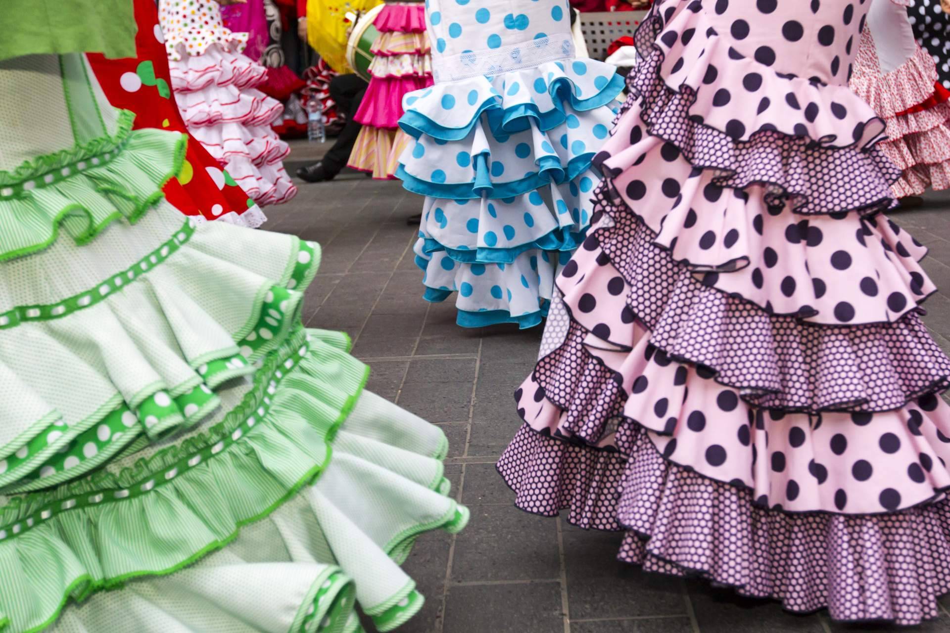 Selección de Moda Flamenca 2023, las faldas rocieras de Viva La Feria