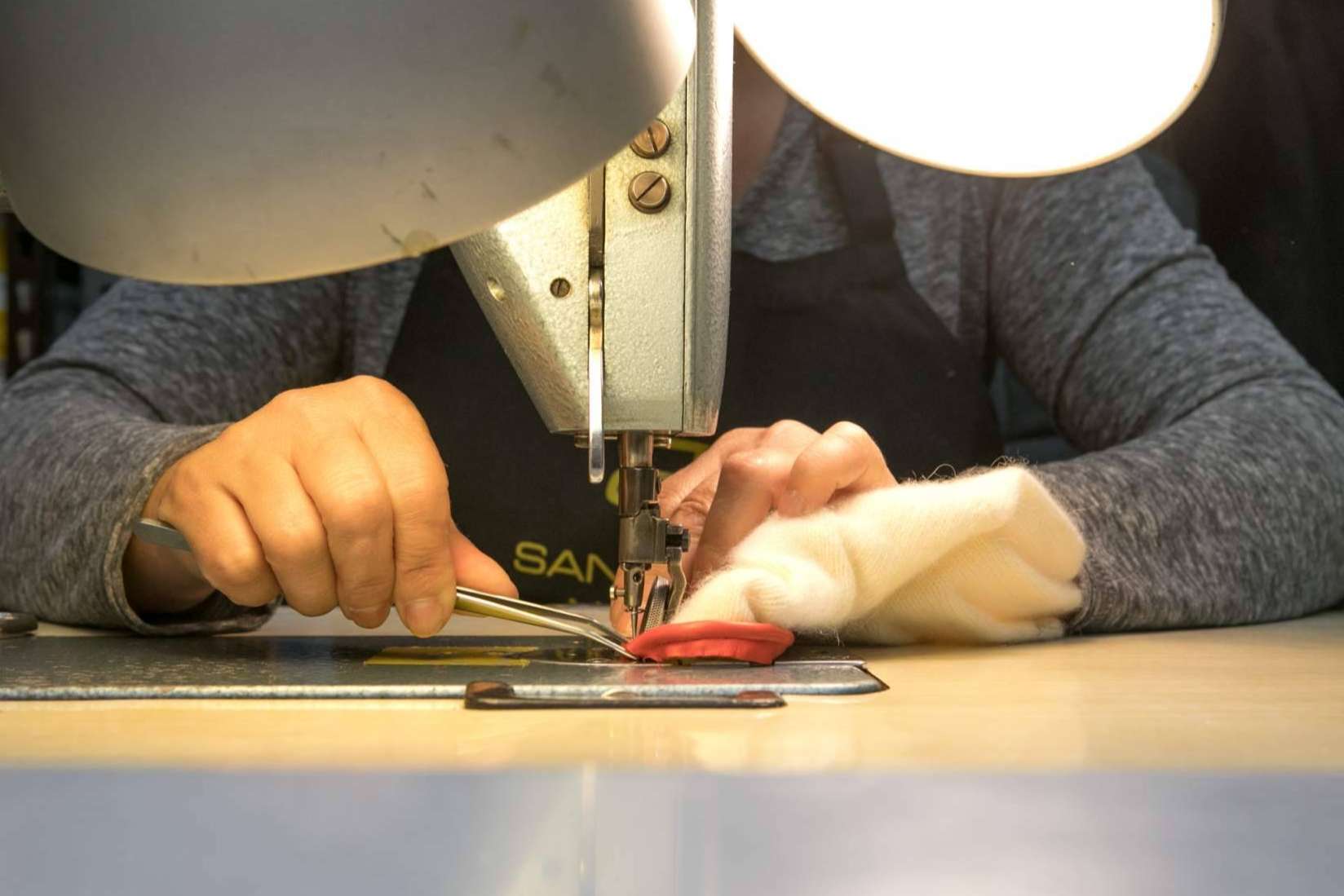 Guantes artesanales de verano en Madrid de la mano de Santacana