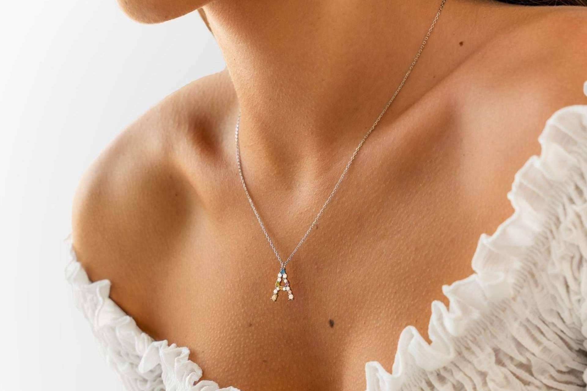 La joyería online Le Petite Marie pone a disposición una gran variedad de diseños en colgantes con iniciales