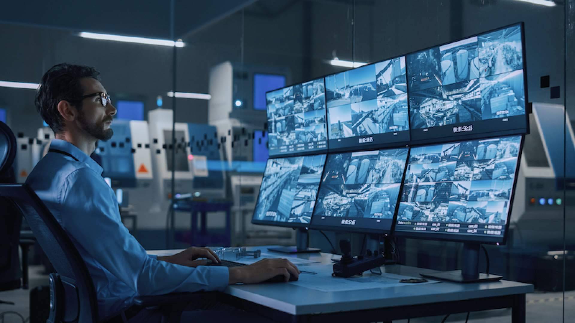 La tecnología para parques eólicos y fotovoltaicos, utilización de radios Motorola y cámaras de seguridad Avigilon o Pelco