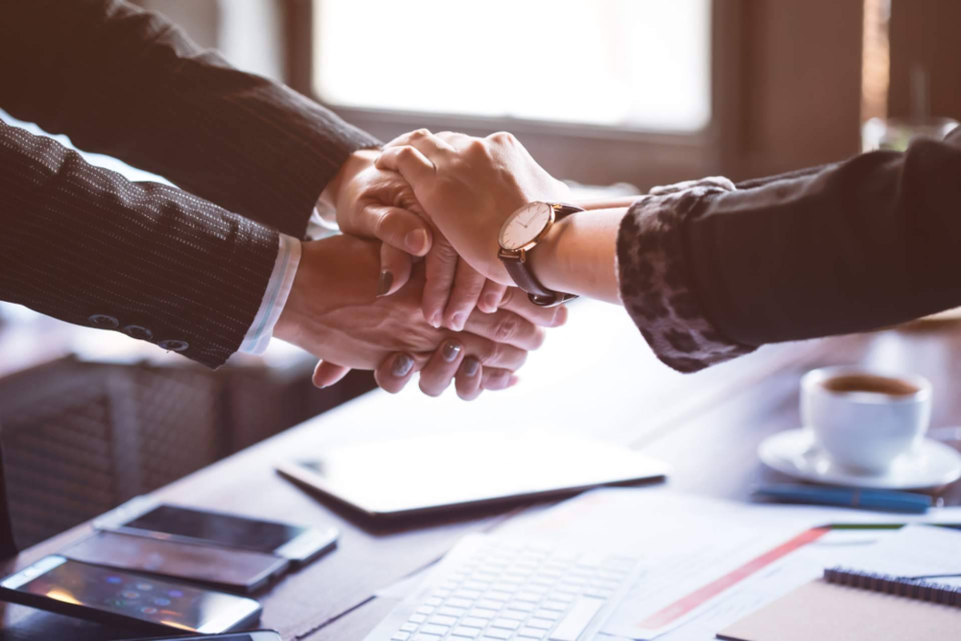 Cuál es la mejor opción para una empresa; factoring o préstamos bancarios