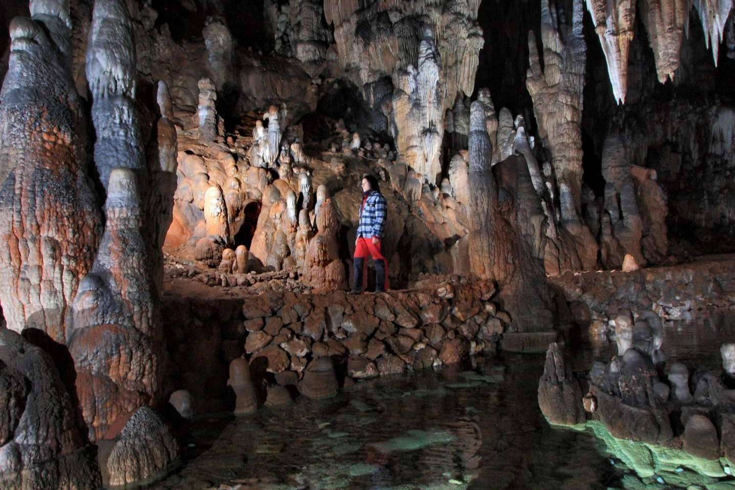 Lo importante está en el interior, la nueva campaña de las Cuevas y Minas Turísticas para el turismo en otoño