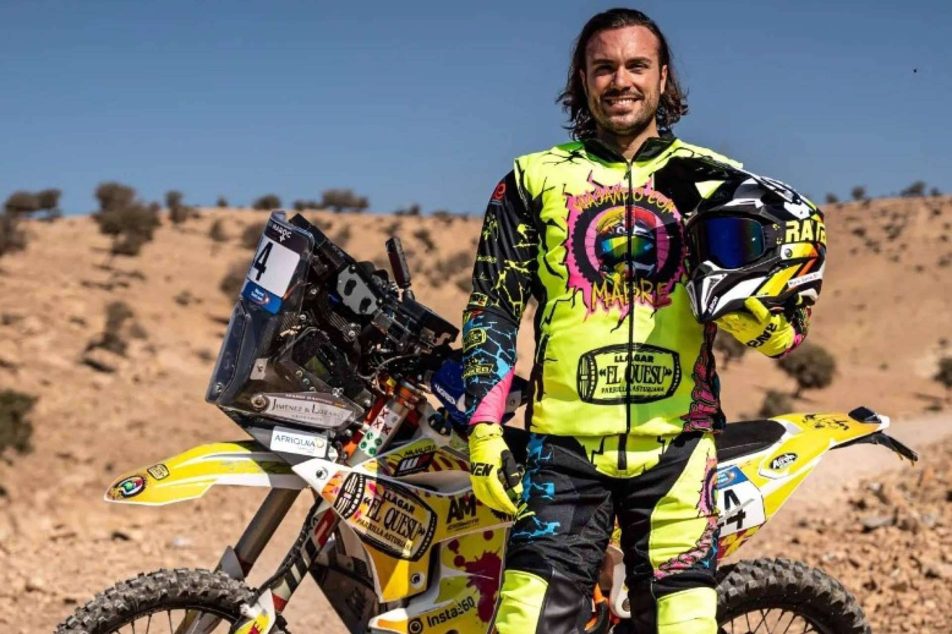 Ropa para participar en el Rally Dakar con ADHESIVOSEMBARRADOS