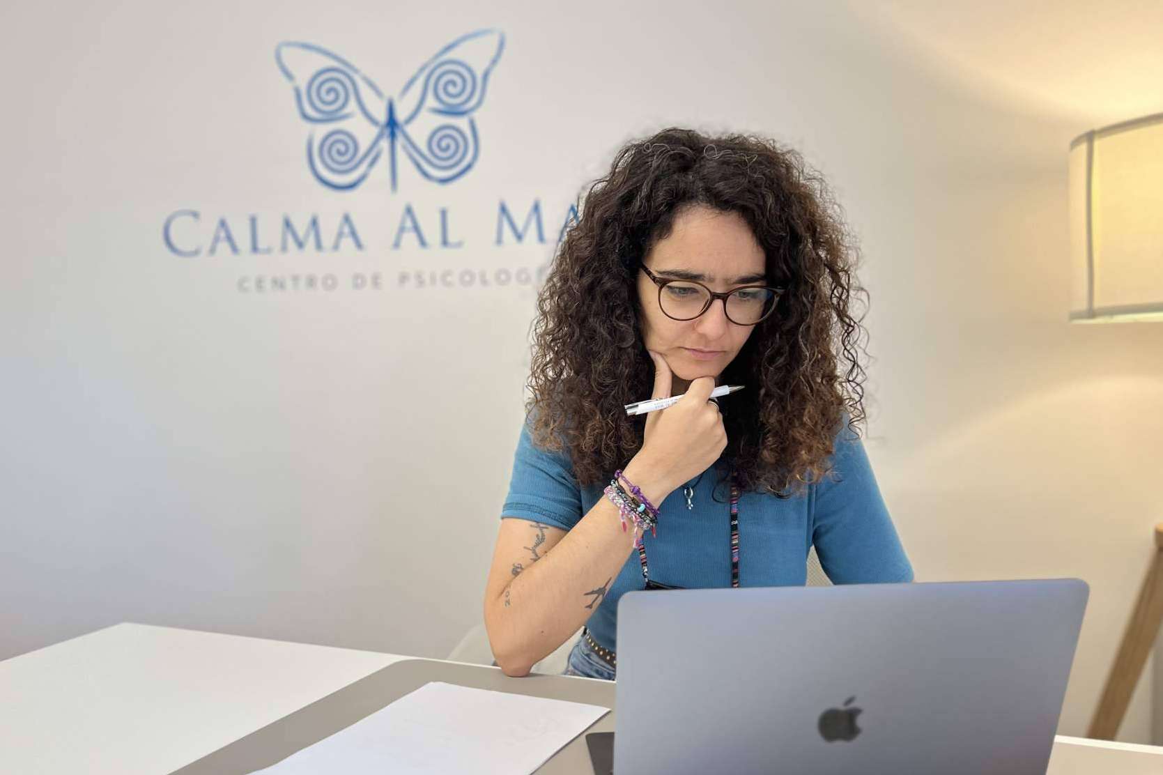 Calma Al Mar ofrece terapia online y presencial con especialistas en Psicología Afirmativa