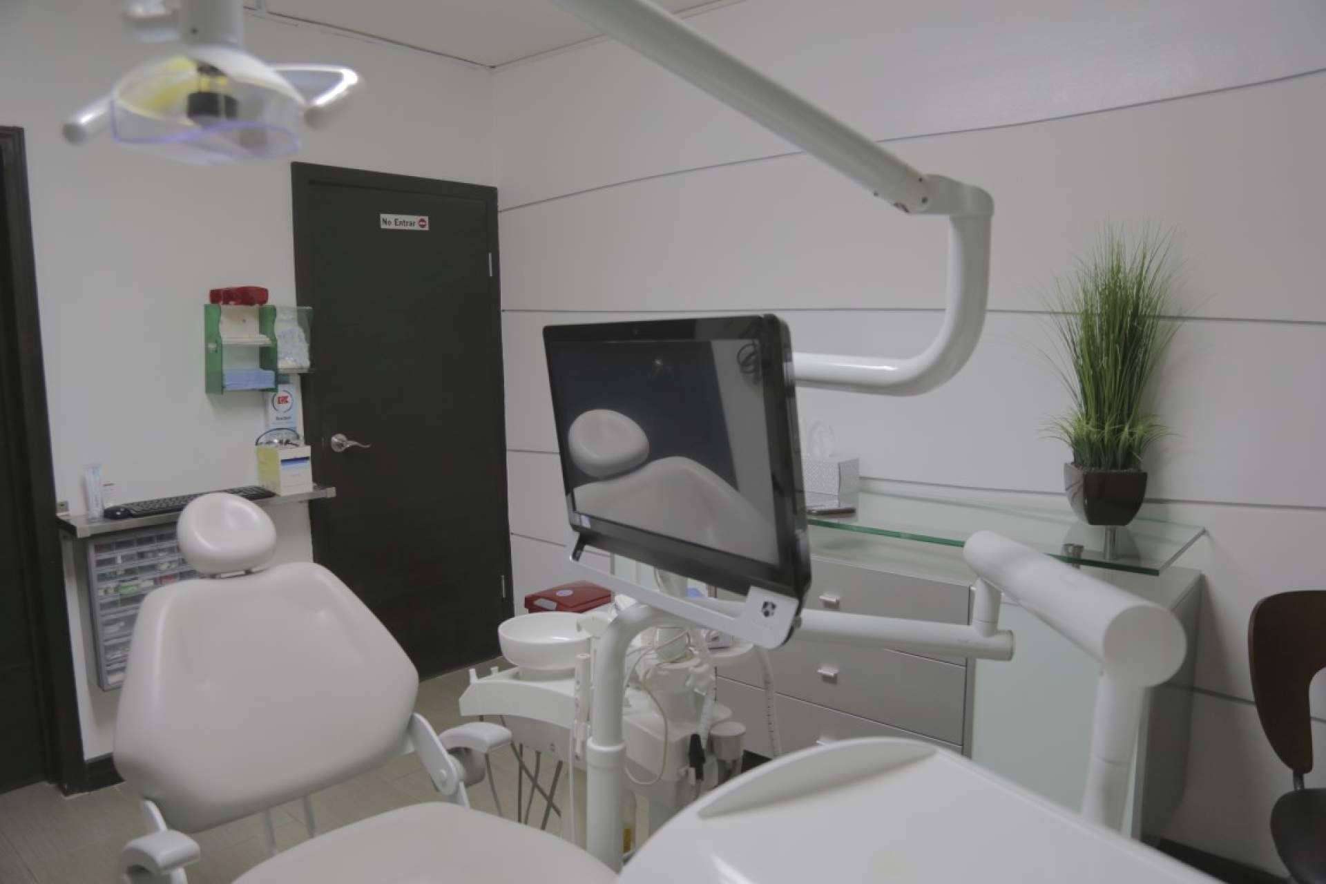 Los implantes dentales de Mexicali, una alternativa buena y más económica que en Estados Unidos