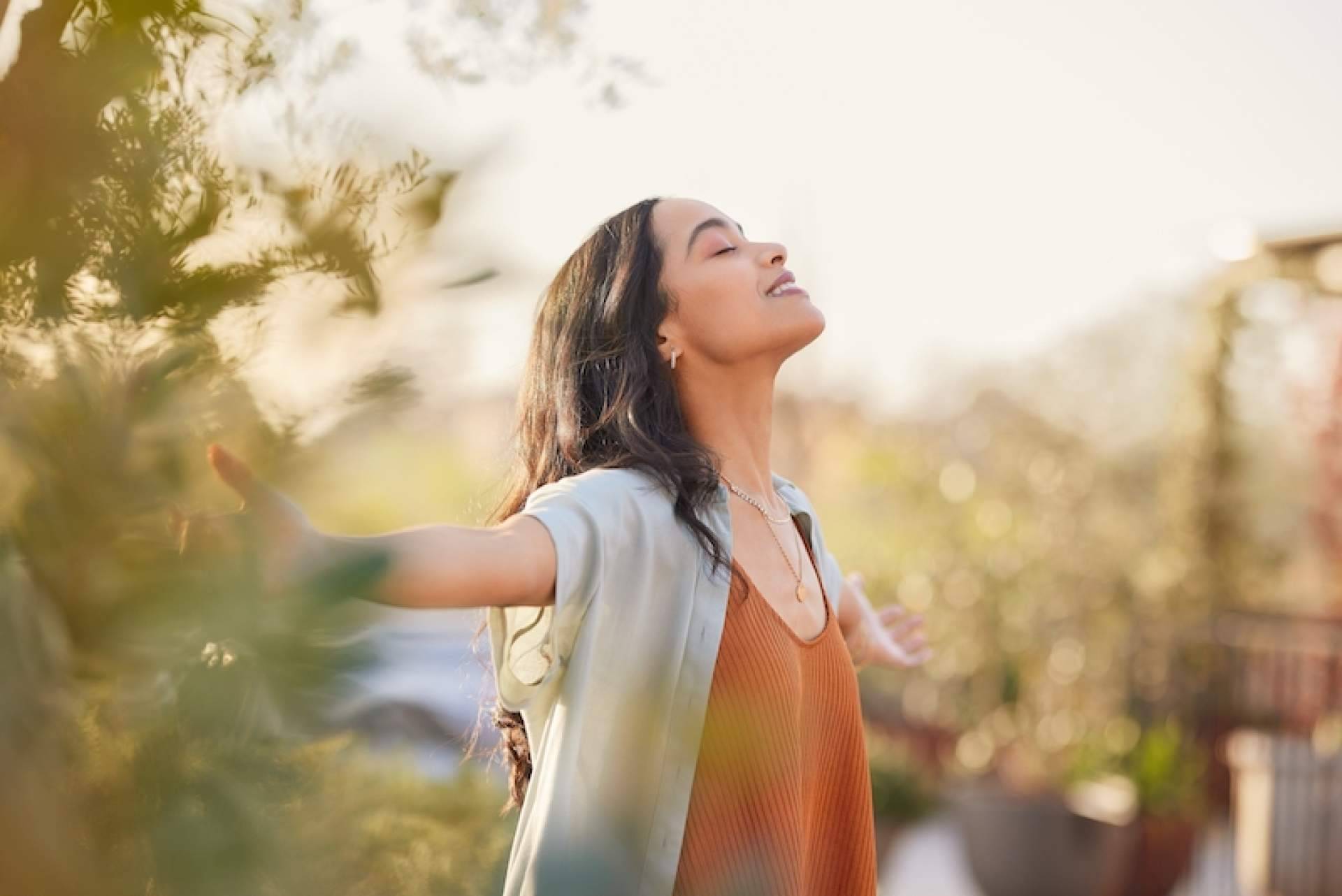 Una vida feliz con actitudes mindfulness, por Sentirme Mejor