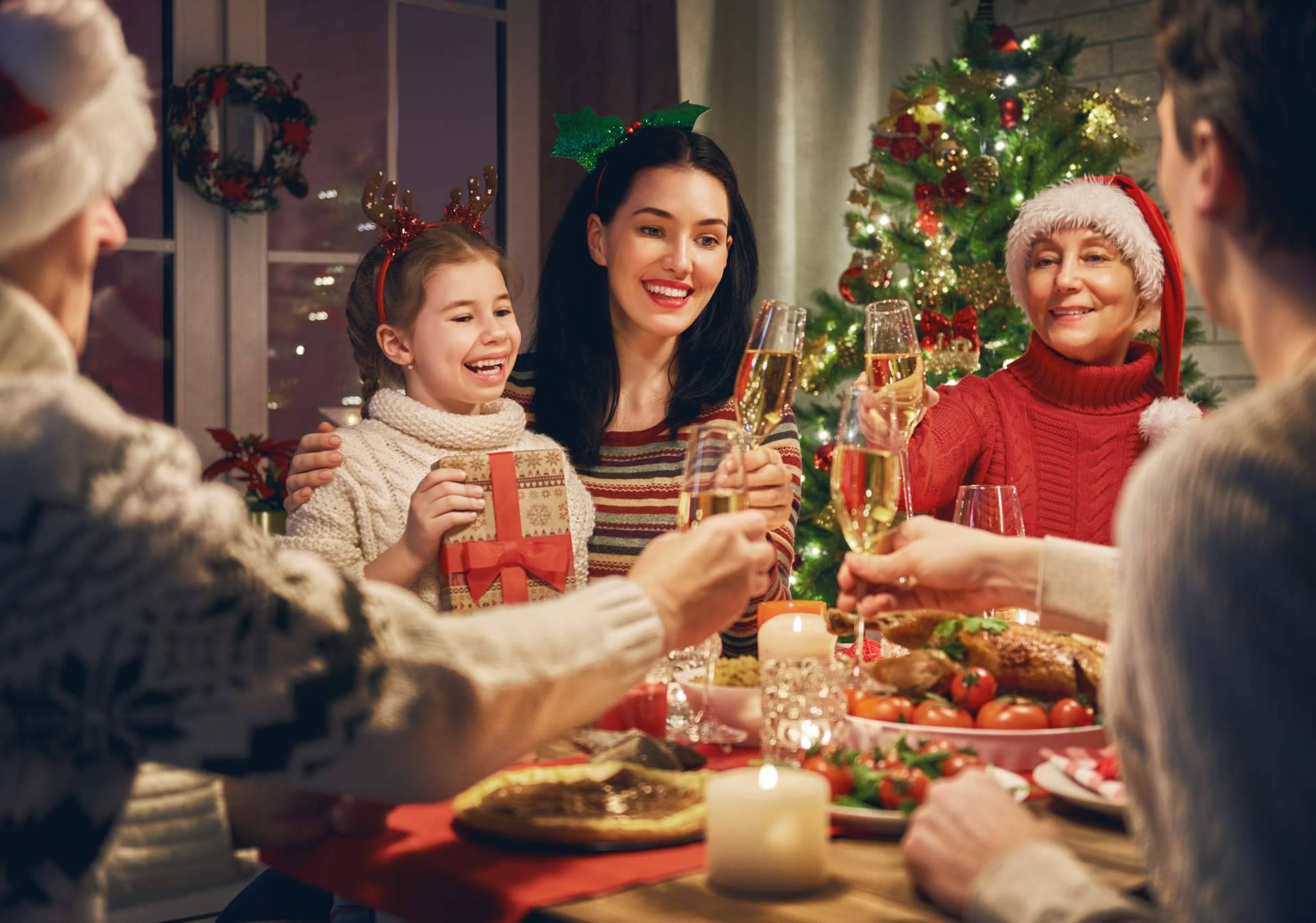 Controlando los excesos de comida en las fiestas con enzimas digestivas
