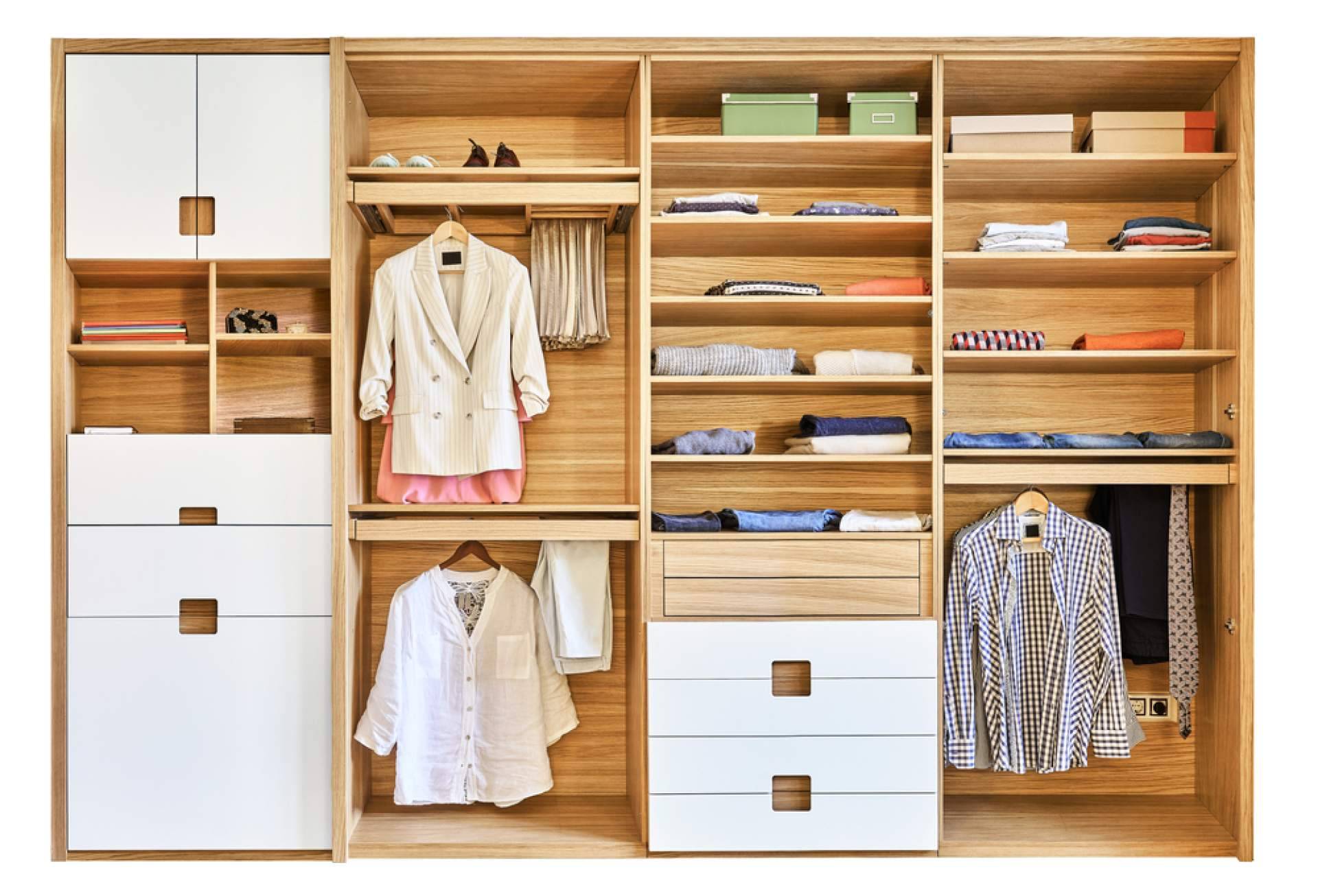 Optimización y distribución de los espacios en los closets, con el equipo profesional de Dcasa Panamá